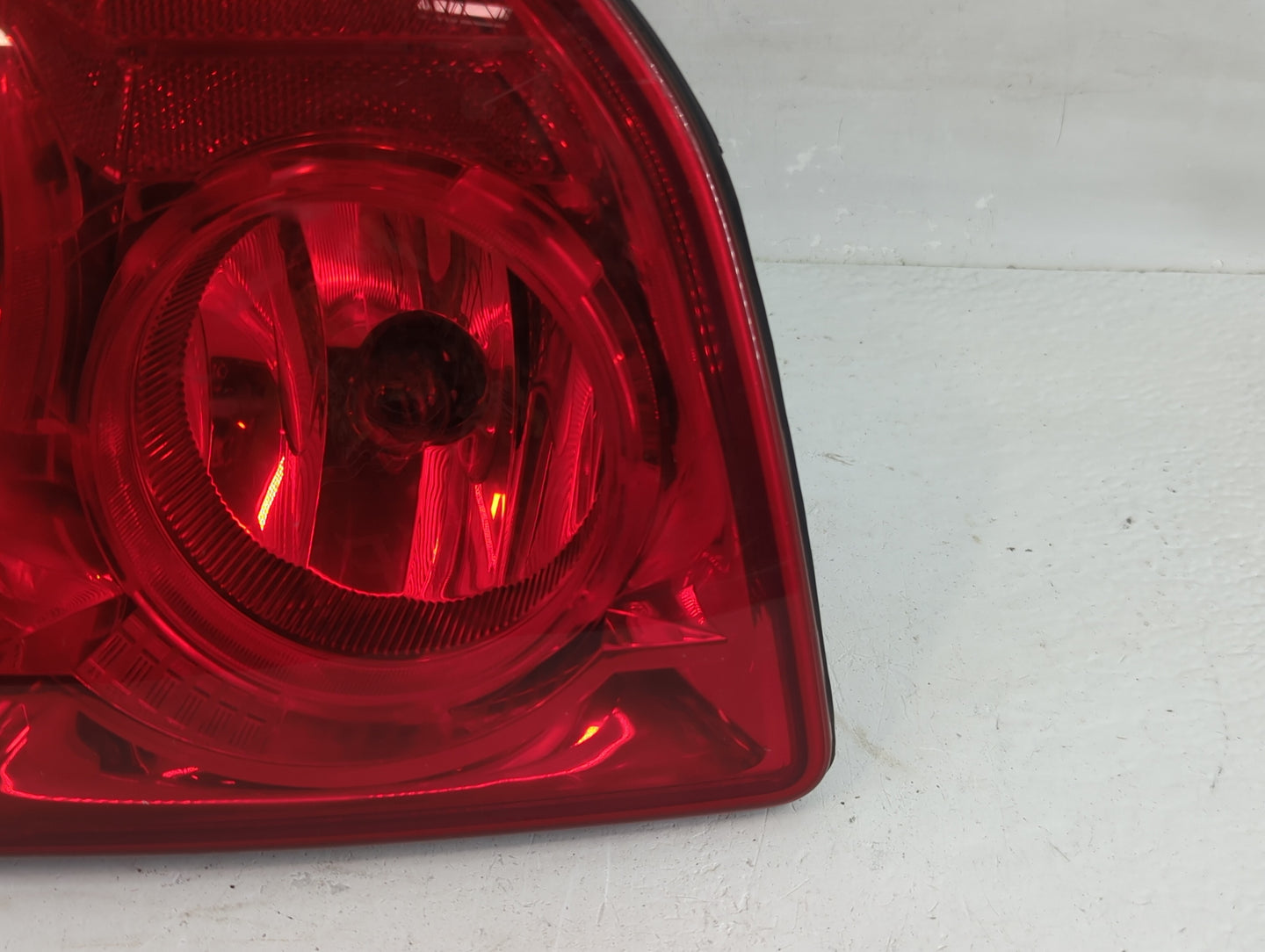 2008-2012 Chevrolet Malibu Tail Light Assembly Passenger Right OEM Fits Fits 2008 2009 2010 2011 2012 OEM Used Auto Parts - 