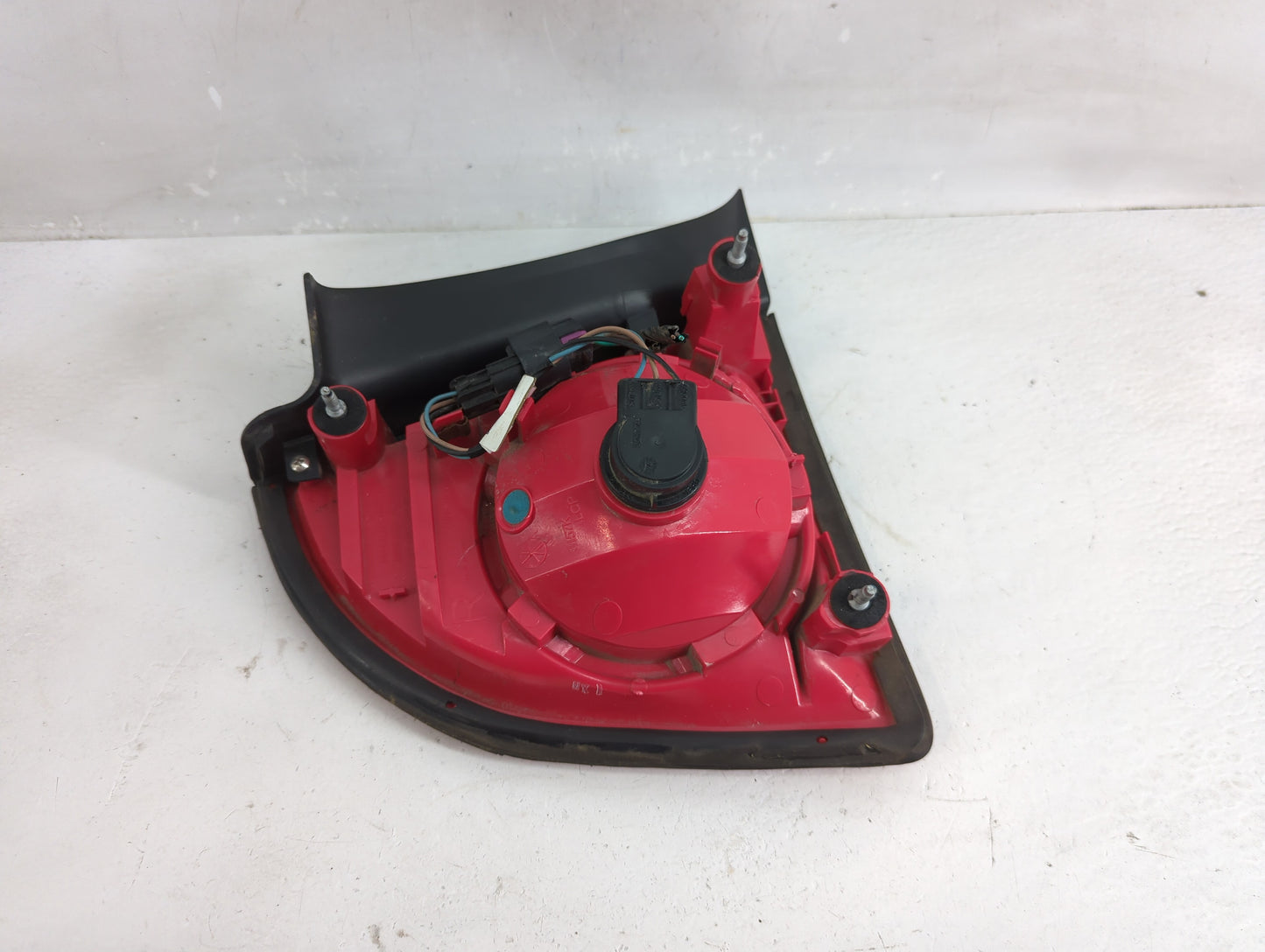 2008-2012 Chevrolet Malibu Tail Light Assembly Passenger Right OEM Fits Fits 2008 2009 2010 2011 2012 OEM Used Auto Parts - 
