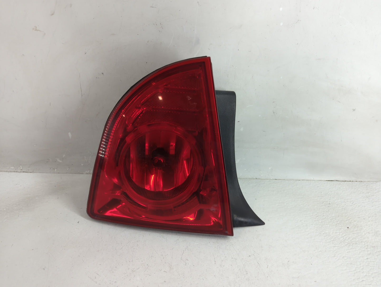 2008-2012 Chevrolet Malibu Tail Light Assembly Driver Left OEM Fits Fits 2008 2009 2010 2011 2012 OEM Used Auto Parts - Oemu
