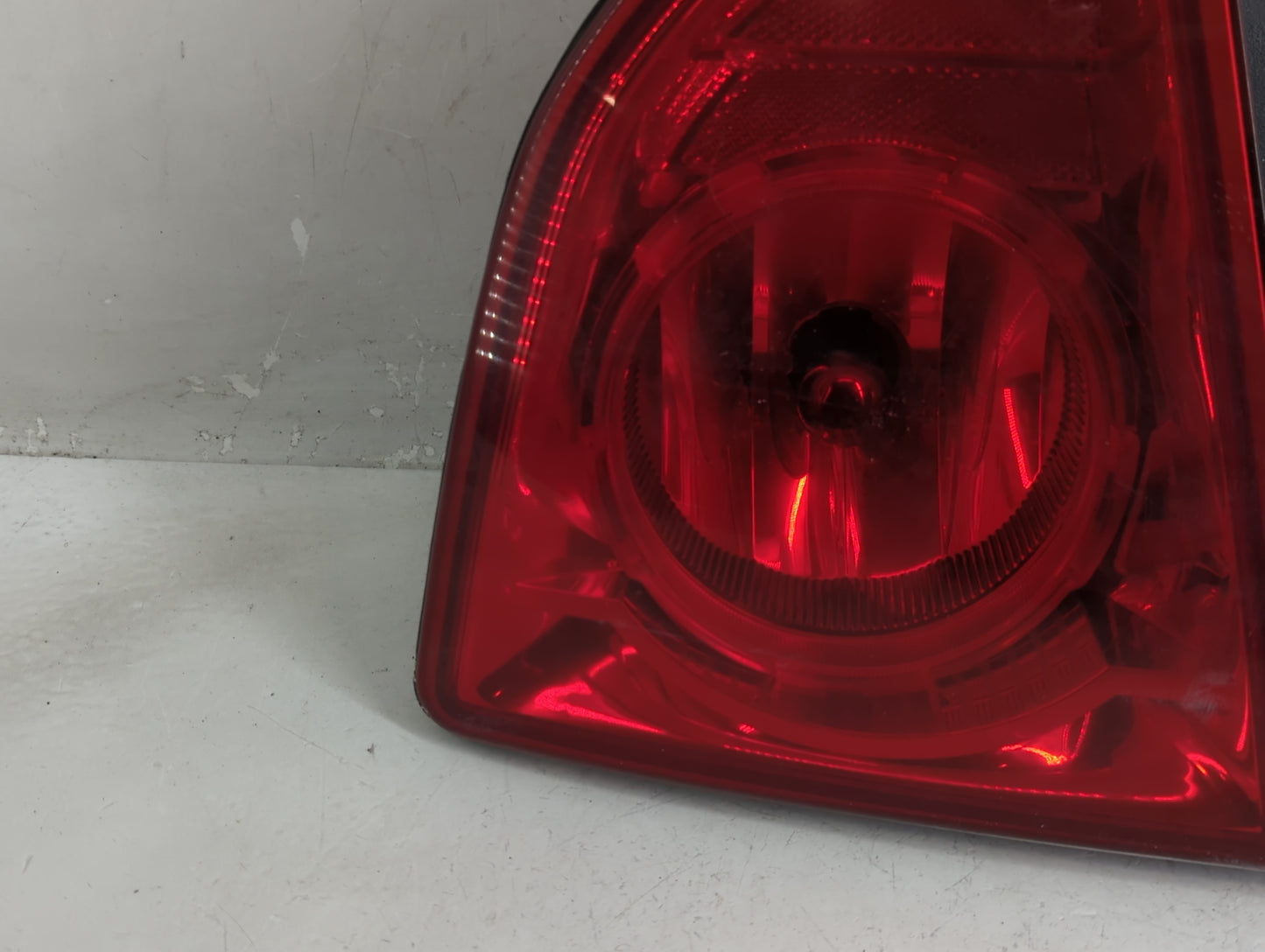 2008-2012 Chevrolet Malibu Tail Light Assembly Driver Left OEM Fits Fits 2008 2009 2010 2011 2012 OEM Used Auto Parts - Oemu