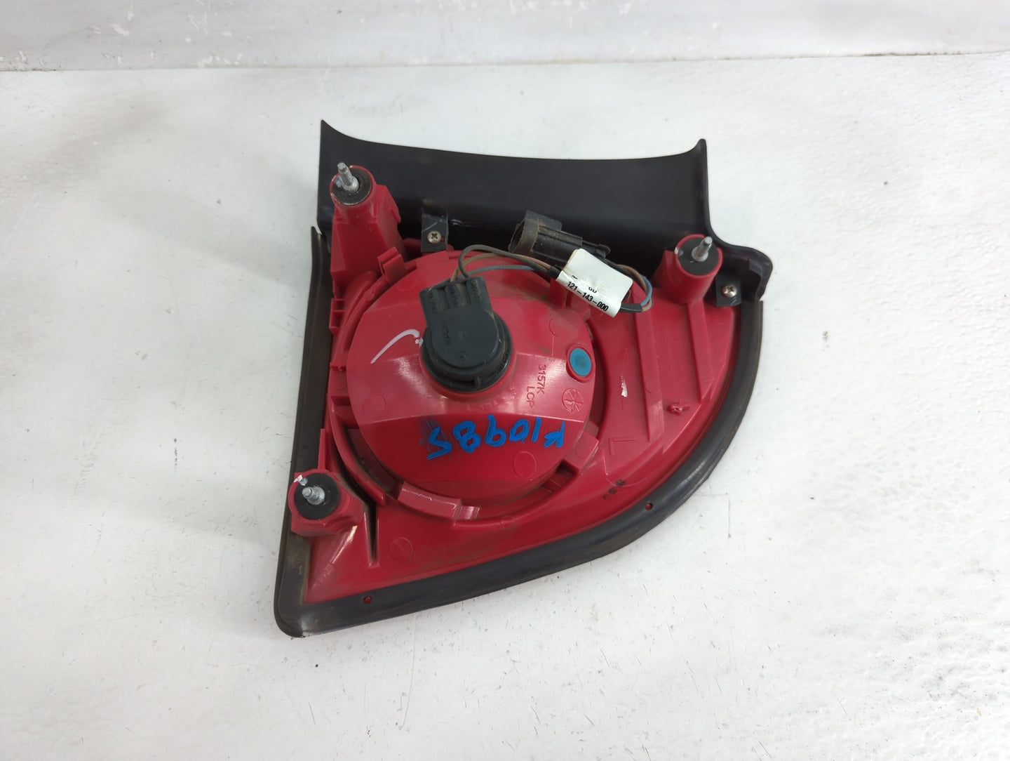 2008-2012 Chevrolet Malibu Tail Light Assembly Driver Left OEM Fits Fits 2008 2009 2010 2011 2012 OEM Used Auto Parts - Oemu