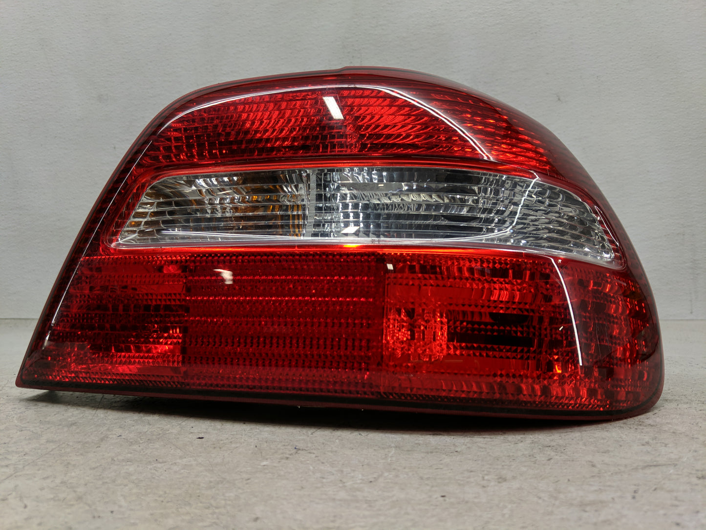 2008-2012 Chevrolet Malibu Tail Light Assembly Passenger Right OEM Fits Fits 2008 2009 2010 2011 2012 OEM Used Auto Parts - 