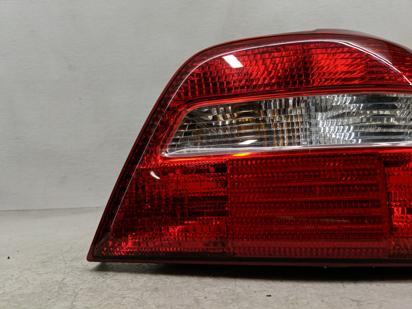 2008-2012 Chevrolet Malibu Tail Light Assembly Passenger Right OEM Fits Fits 2008 2009 2010 2011 2012 OEM Used Auto Parts - 