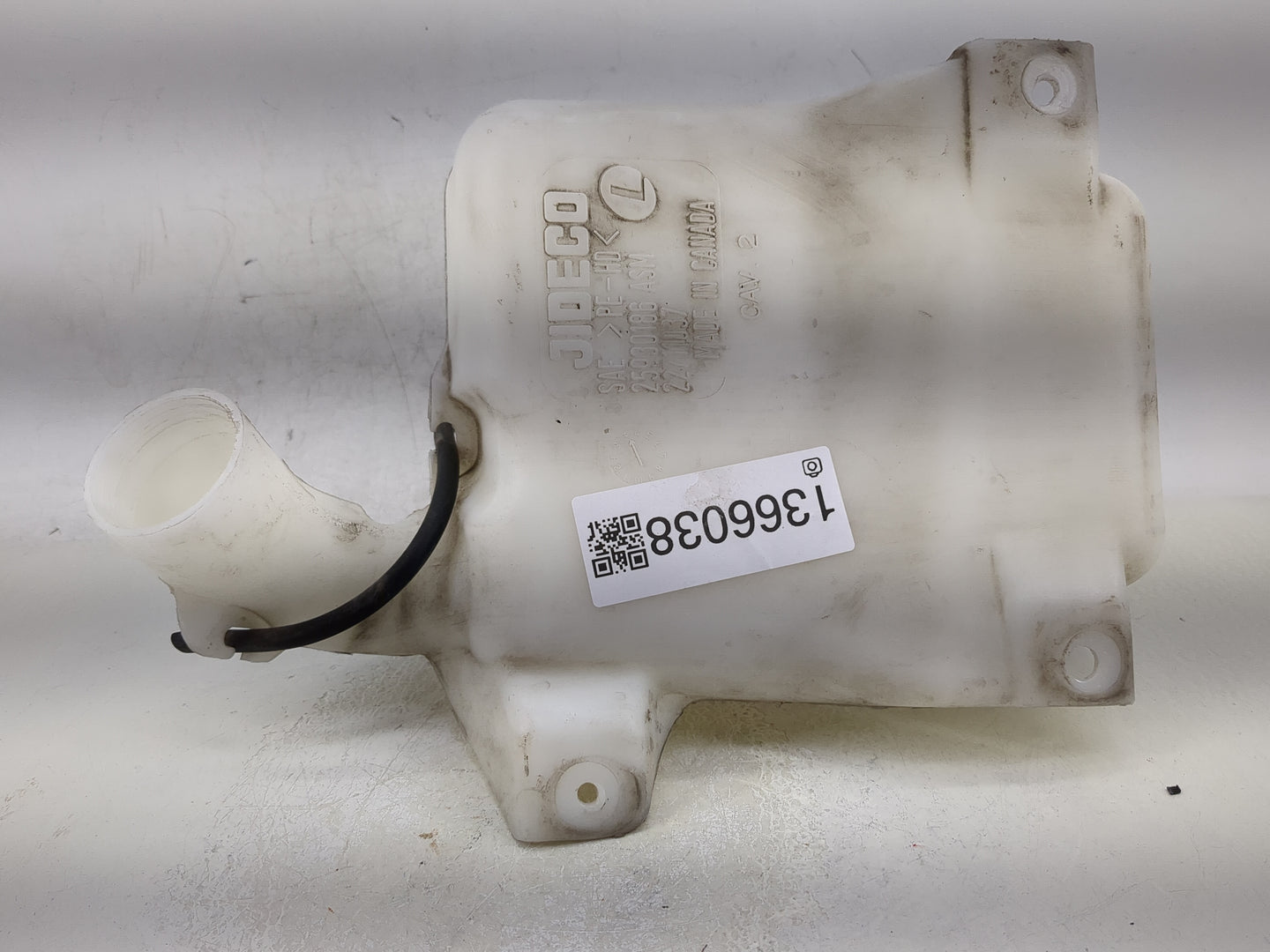 2008-2012 Chevrolet Malibu Windshield Washer Fluid Reservoir Bottle Oem - Oemusedautoparts1.com