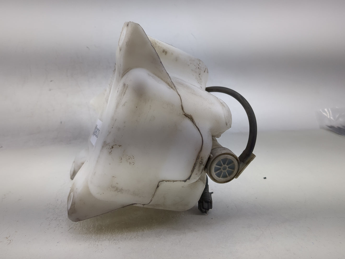 2008-2012 Chevrolet Malibu Windshield Washer Fluid Reservoir Bottle Oem - Oemusedautoparts1.com