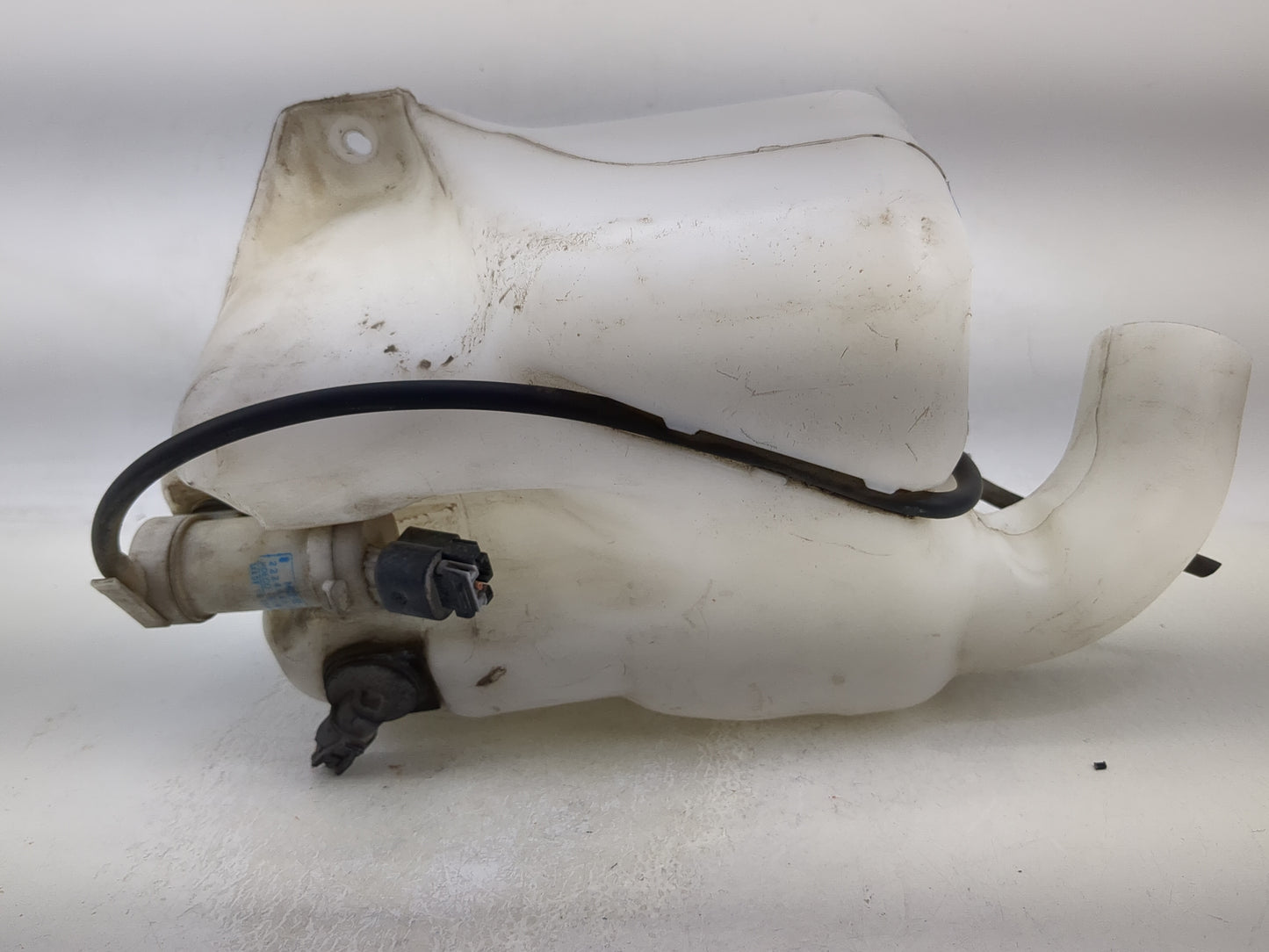 2008-2012 Chevrolet Malibu Windshield Washer Fluid Reservoir Bottle Oem - Oemusedautoparts1.com