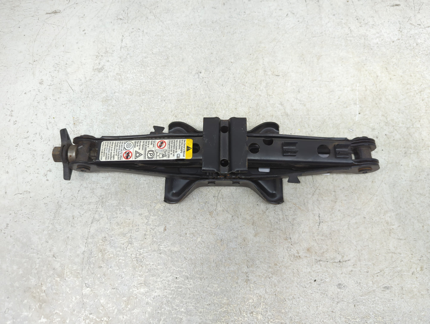 2008 Chevrolet Malibu Spare Scissor Car Jack 1390146 - Oemusedautoparts1.com
