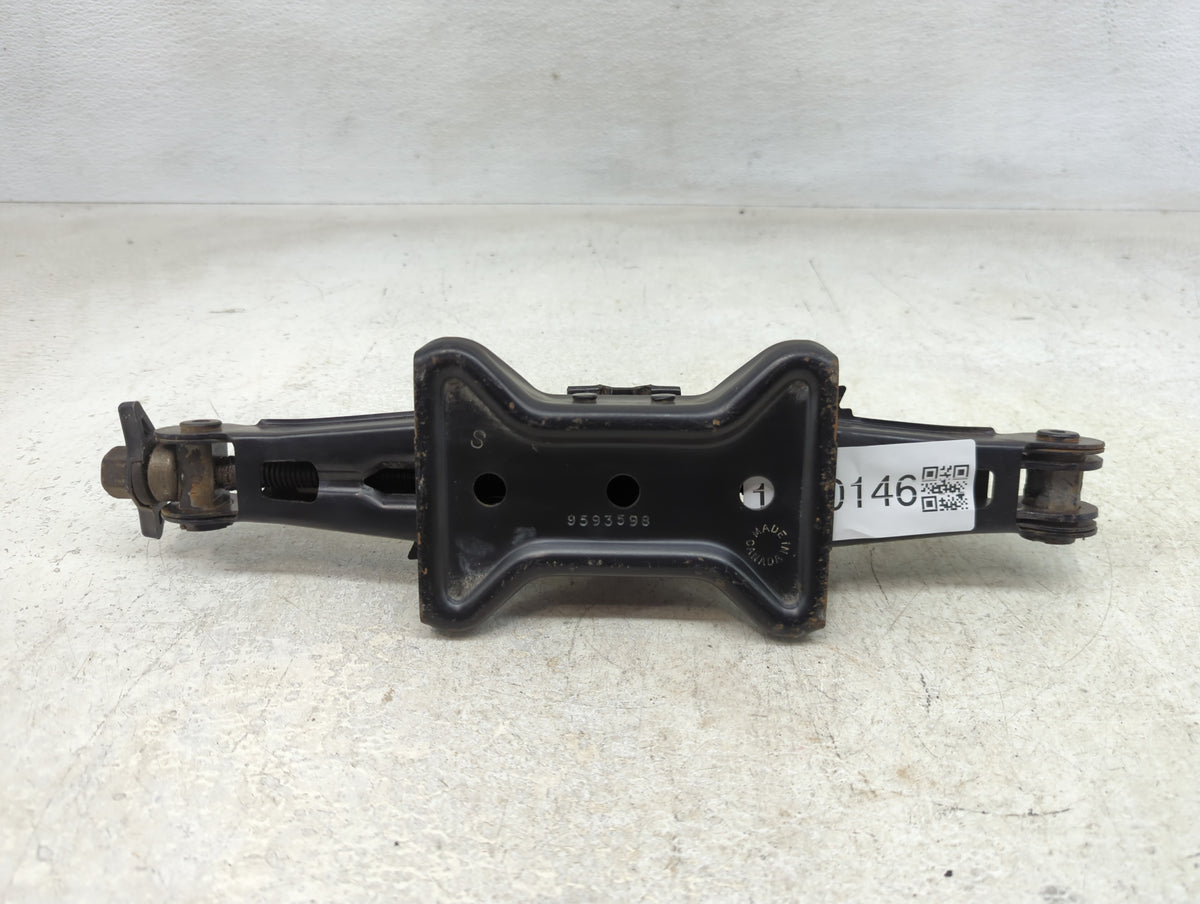 2008 Chevrolet Malibu Spare Scissor Car Jack 1390146 - Oemusedautoparts1.com