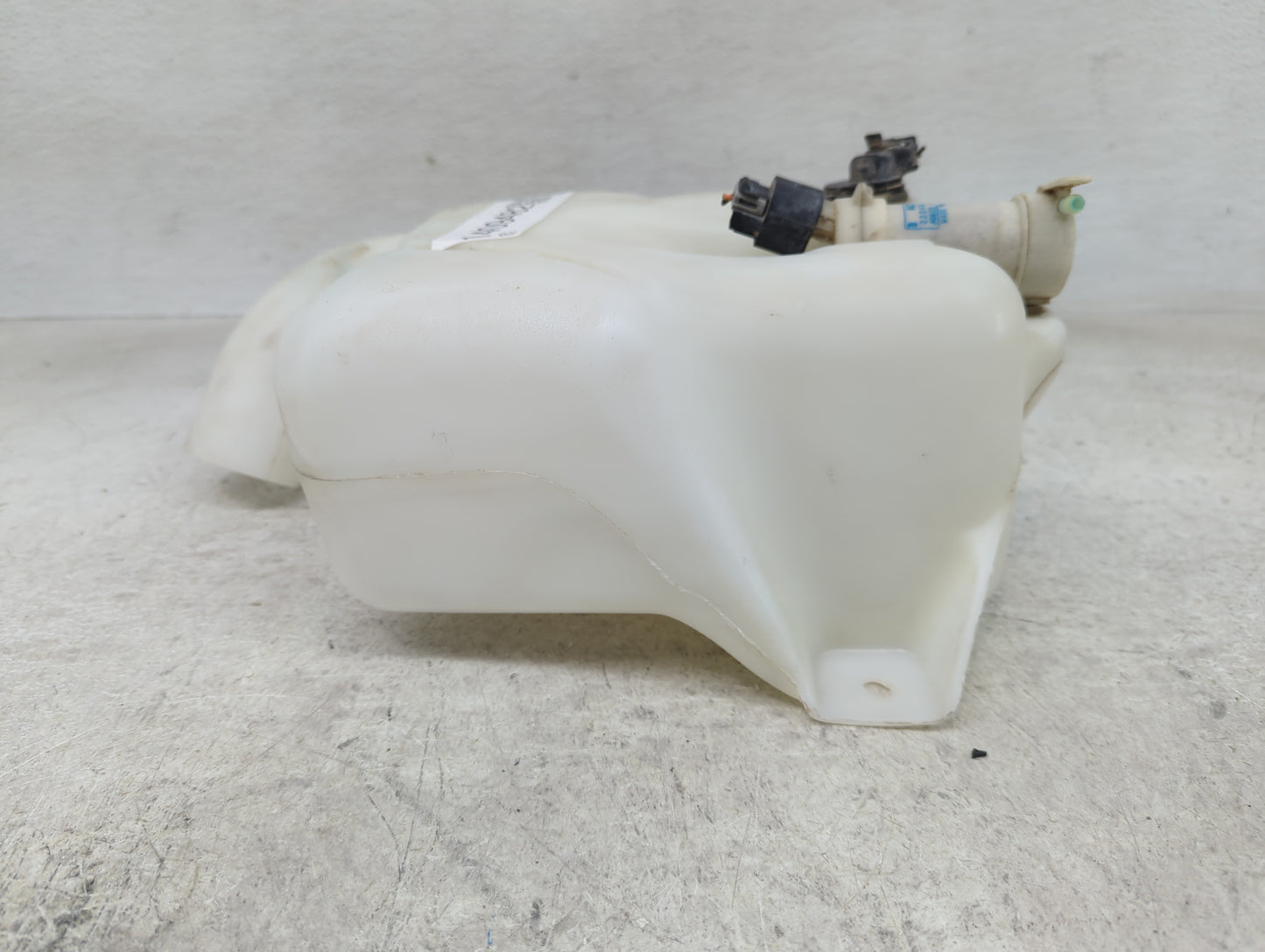 2008-2012 Chevrolet Malibu Windshield Washer Fluid Reservoir Bottle Oem - Oemusedautoparts1.com