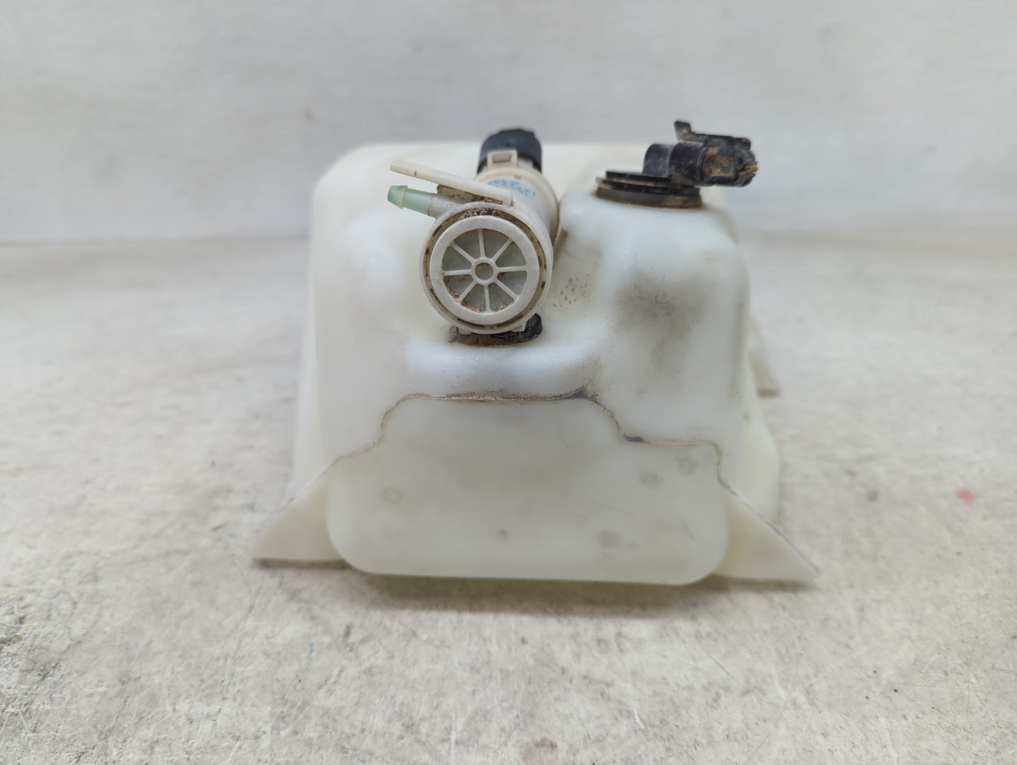 2008-2012 Chevrolet Malibu Windshield Washer Fluid Reservoir Bottle Oem - Oemusedautoparts1.com