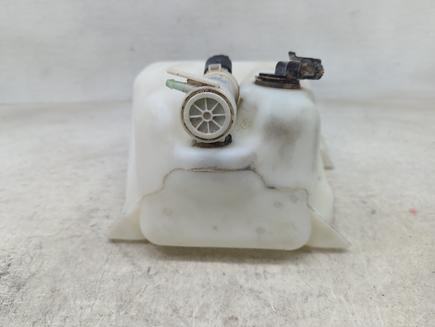 2008-2012 Chevrolet Malibu Windshield Washer Fluid Reservoir Bottle Oem - Oemusedautoparts1.com