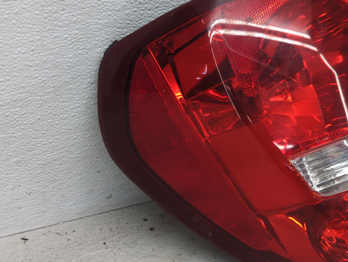 2004-2008 Chevrolet Malibu Tail Light Assembly Passenger Right OEM P/N:22730512 Fits Fits 2004 2005 2006 2007 2008 OEM Used 