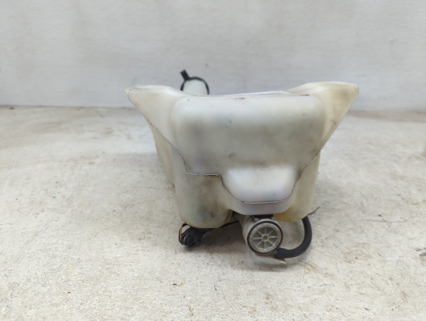 2004-2008 Chevrolet Malibu Windshield Washer Fluid Reservoir Bottle Oem - Oemusedautoparts1.com