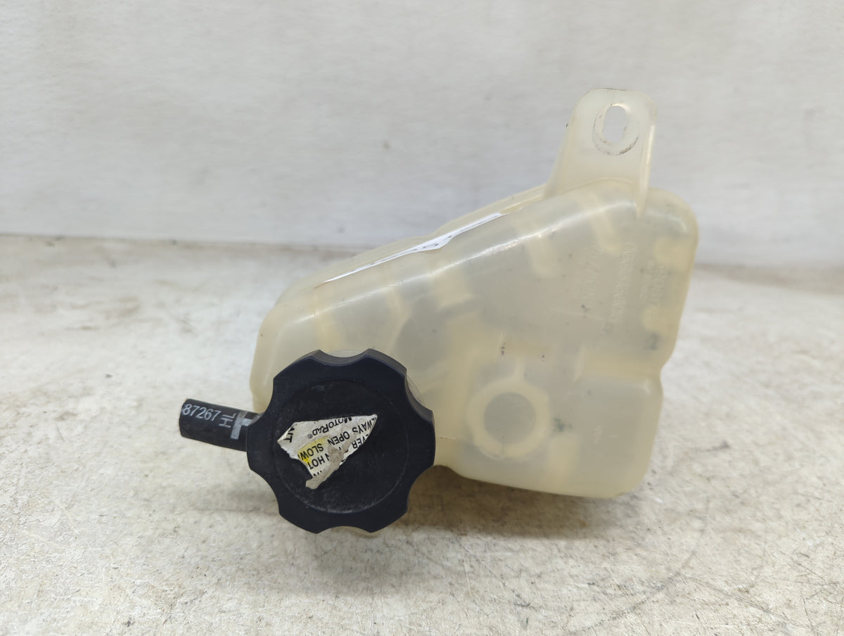 2007 Chevrolet Malibu Radiator Coolant Overflow Expansion Tank Bottle 1449351 - Oemusedautoparts1.com