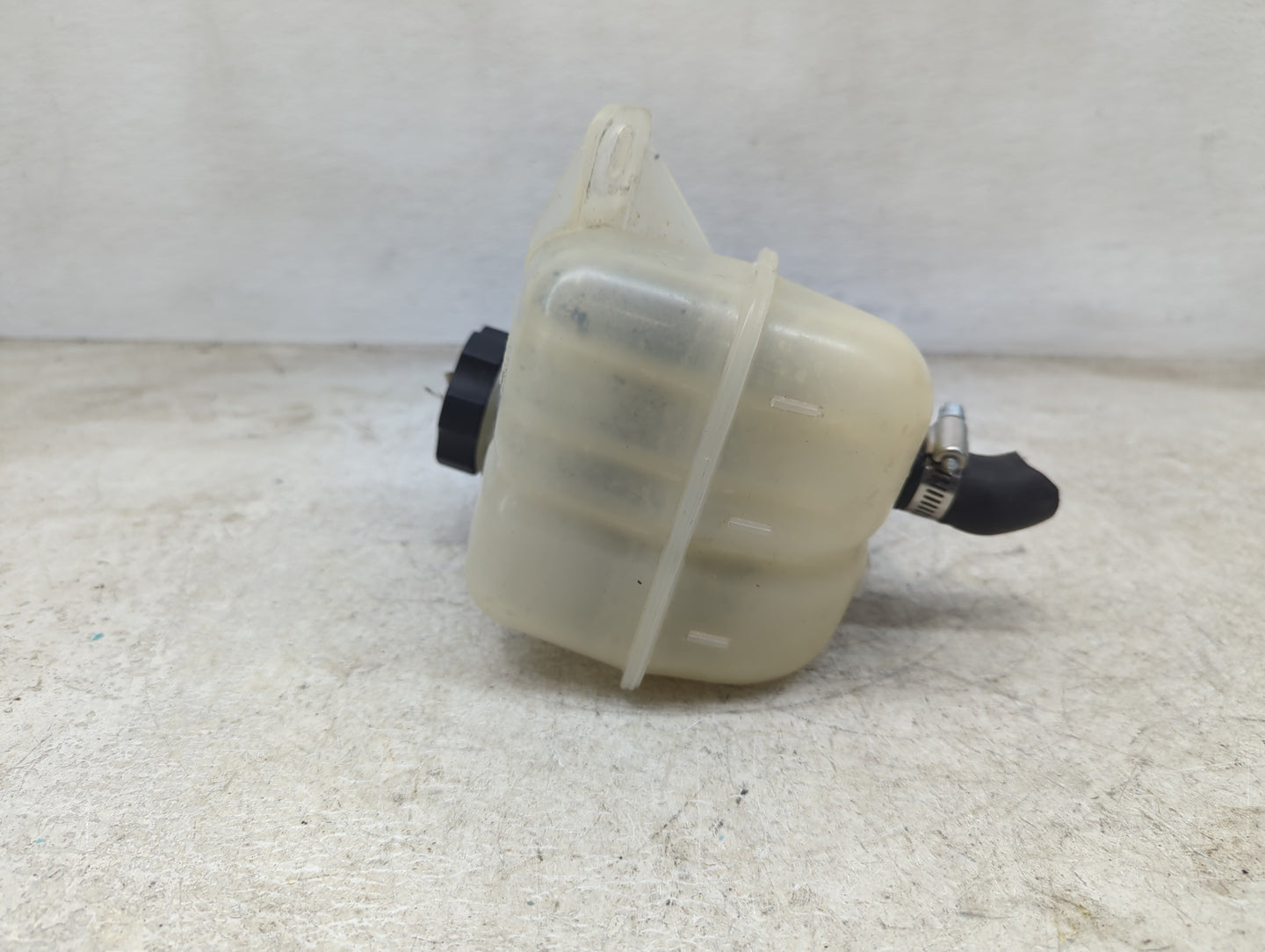 2007 Chevrolet Malibu Radiator Coolant Overflow Expansion Tank Bottle - Oemusedautoparts1.com