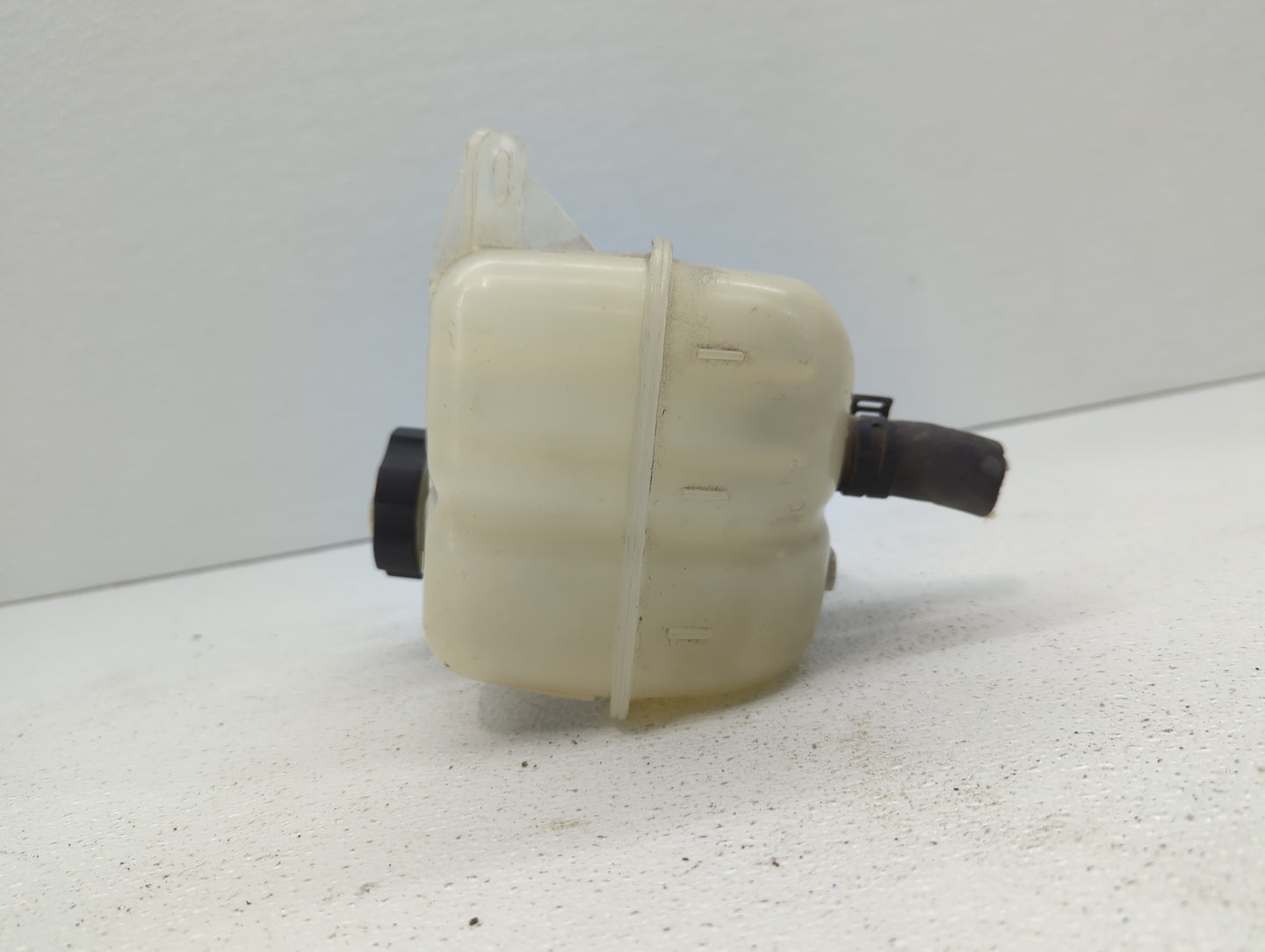2007 Chevrolet Malibu Radiator Coolant Overflow Expansion Tank Bottle - Oemusedautoparts1.com