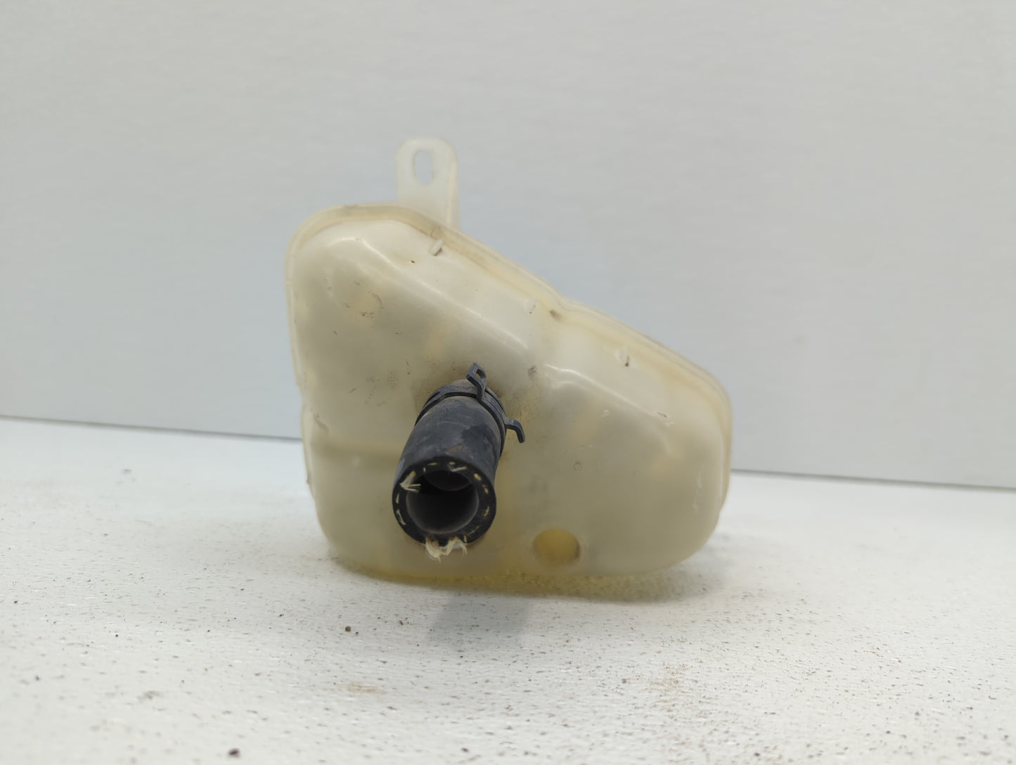 2007 Chevrolet Malibu Radiator Coolant Overflow Expansion Tank Bottle 384589 - Oemusedautoparts1.com