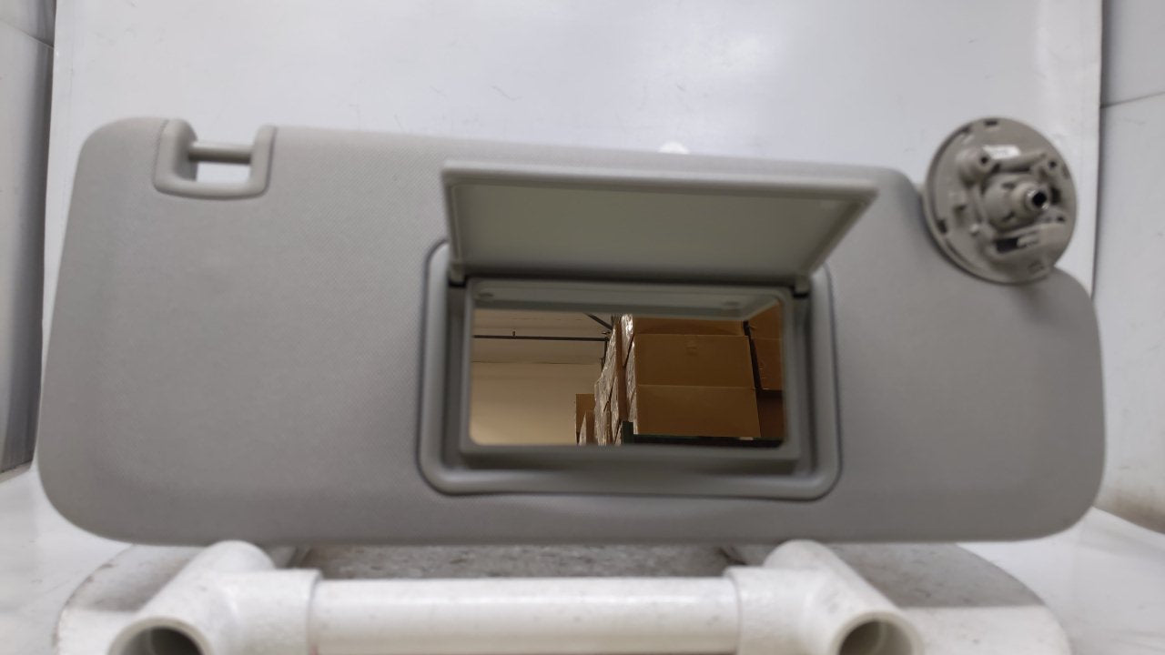 2008 Chevrolet Malibu Sun Visor Shade Replacement Passenger Right Mirror Fits OEM Used Auto Parts - Oemusedautoparts1.com