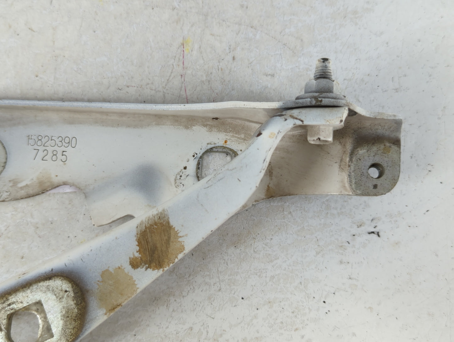 2008 Chevrolet Malibu Passenger Right Hood Hinge - Oemusedautoparts1.com