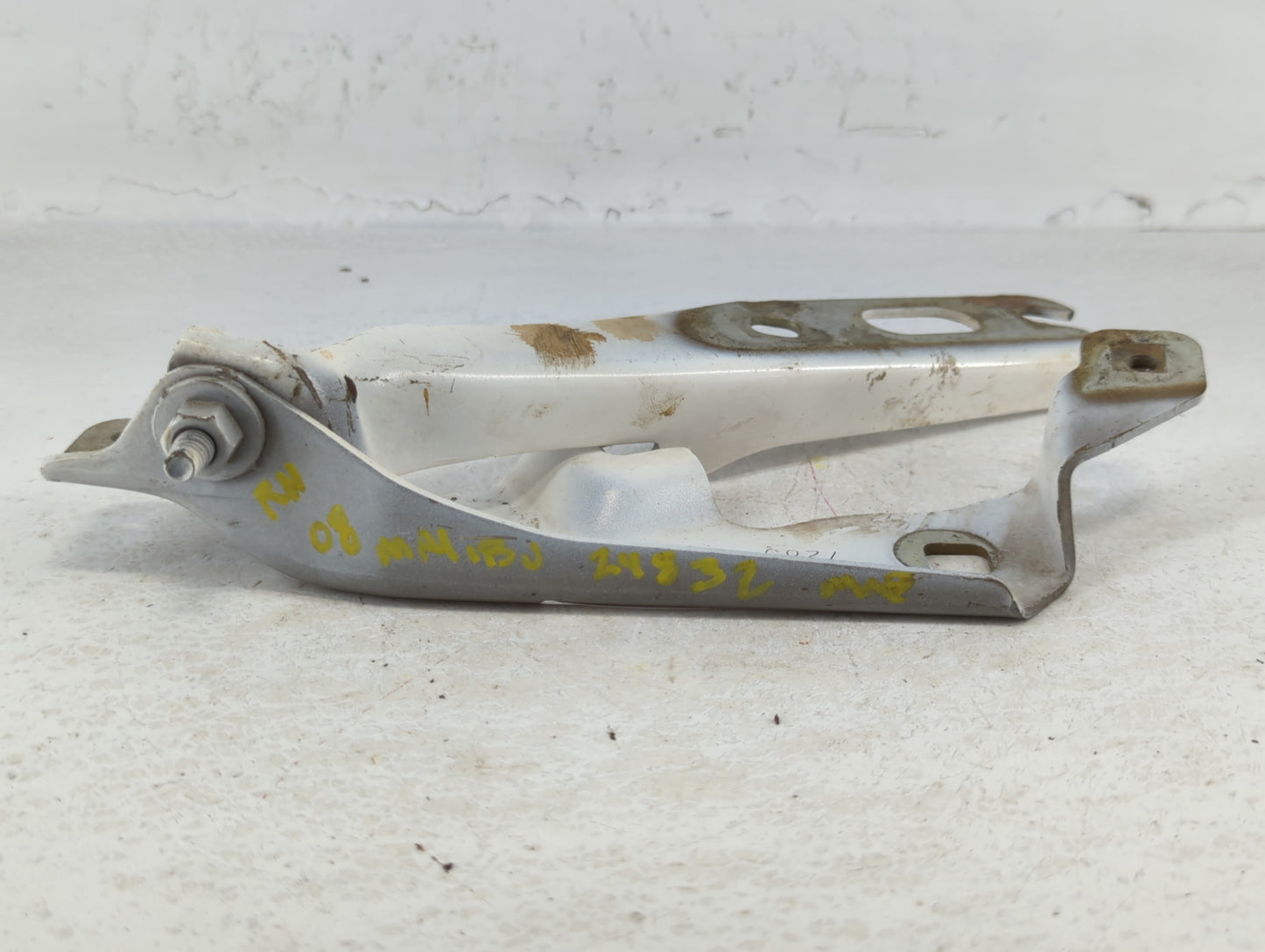 2008 Chevrolet Malibu Passenger Right Hood Hinge - Oemusedautoparts1.com