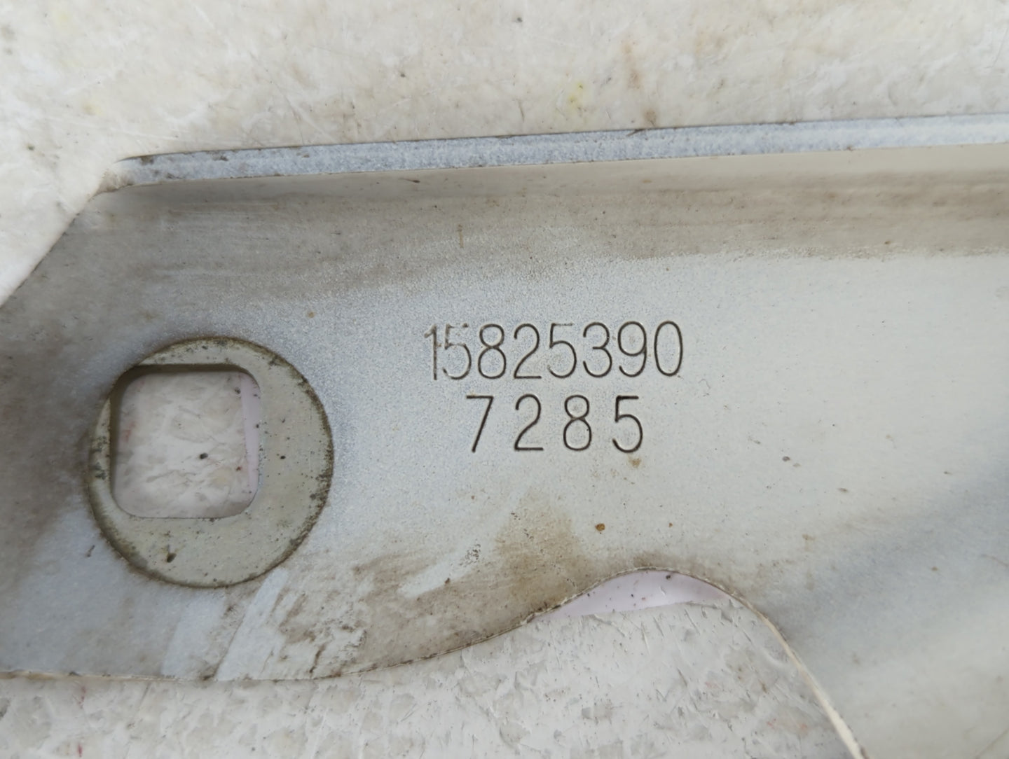 2008 Chevrolet Malibu Passenger Right Hood Hinge - Oemusedautoparts1.com
