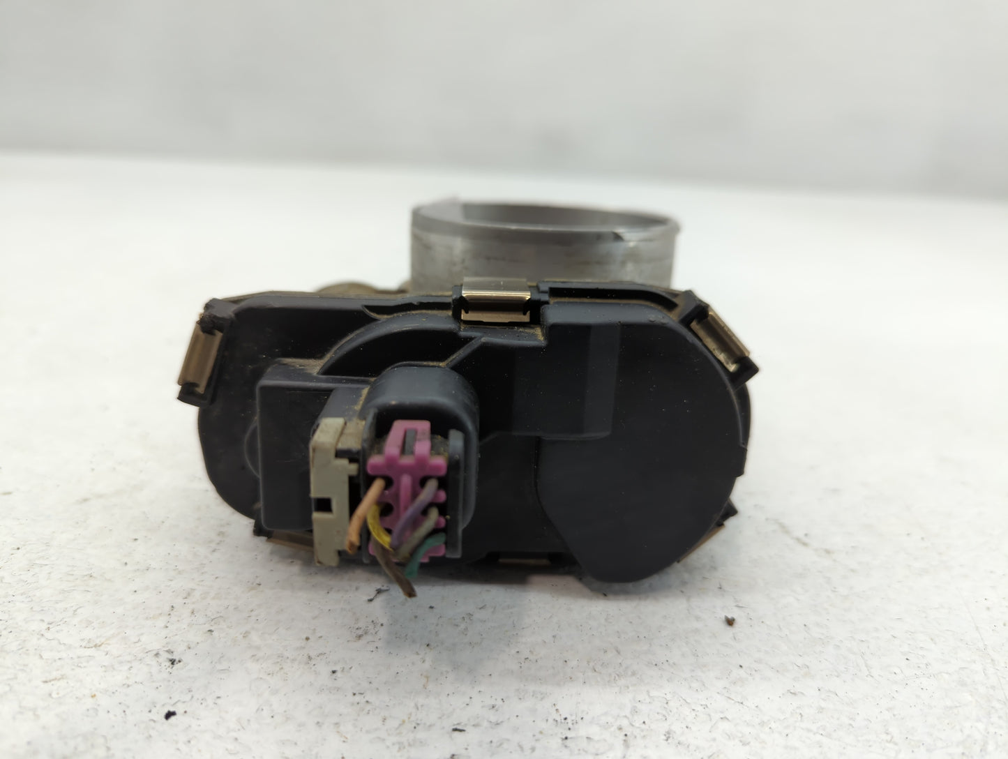 2007-2008 Chevrolet Malibu Throttle Body P/N:RME72-2A 12618735 Fits Fits 2007 2008 2009 2010 2011 OEM Used Auto Parts - Oemu
