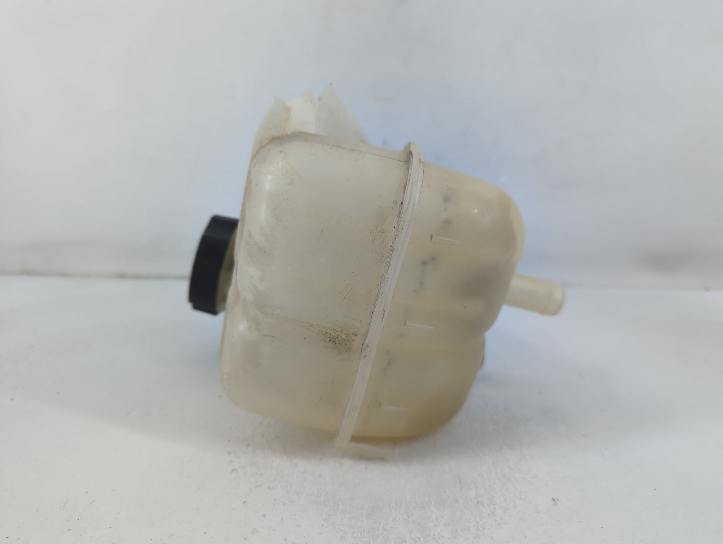 2007 Chevrolet Malibu Radiator Coolant Overflow Expansion Tank Bottle - Oemusedautoparts1.com