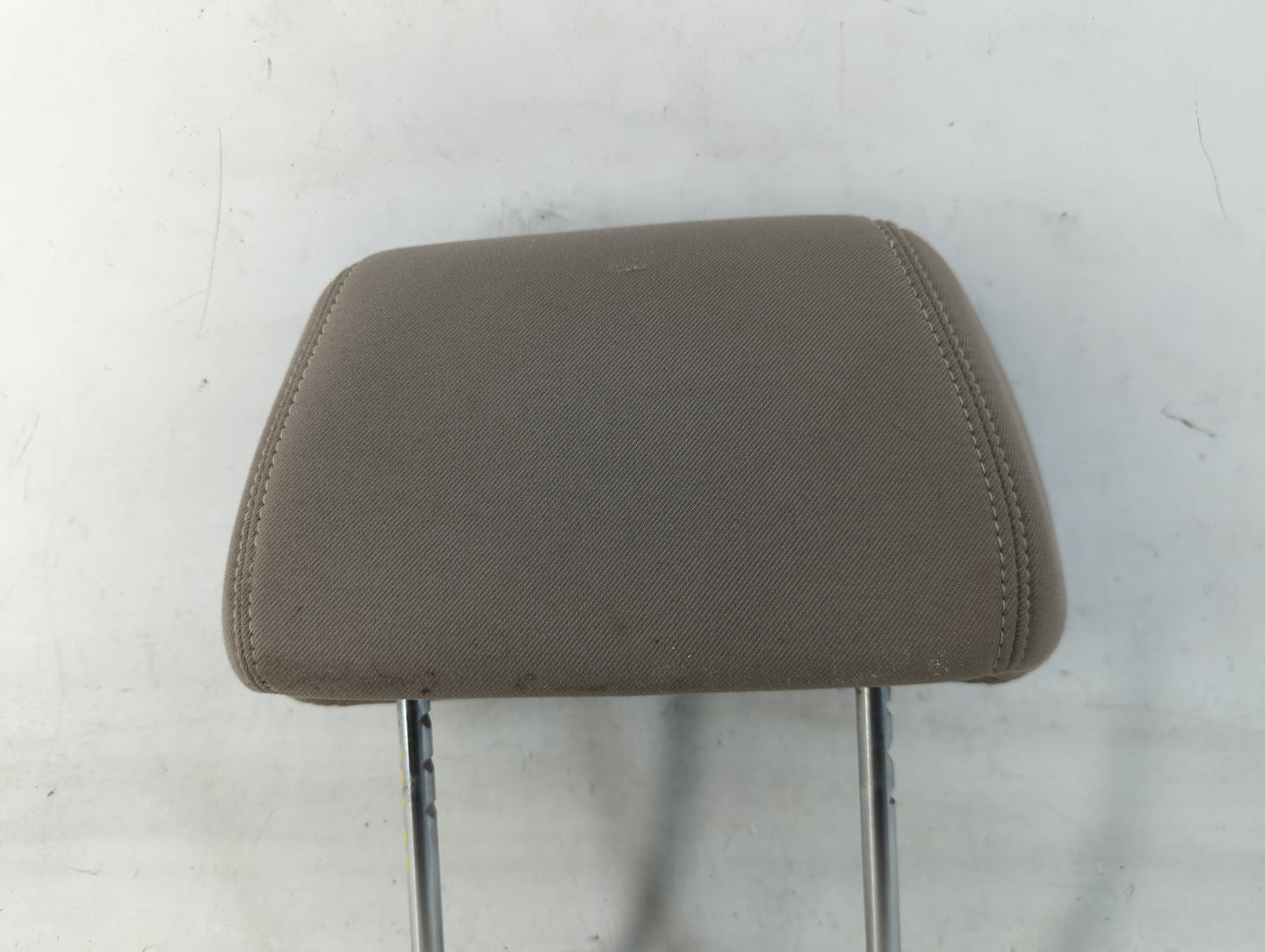 2008-2009 Chevrolet Malibu Headrest Head Rest Front Driver Passenger Seat Fits Fits 2008 2009 OEM Used Auto Parts - Oemuseda