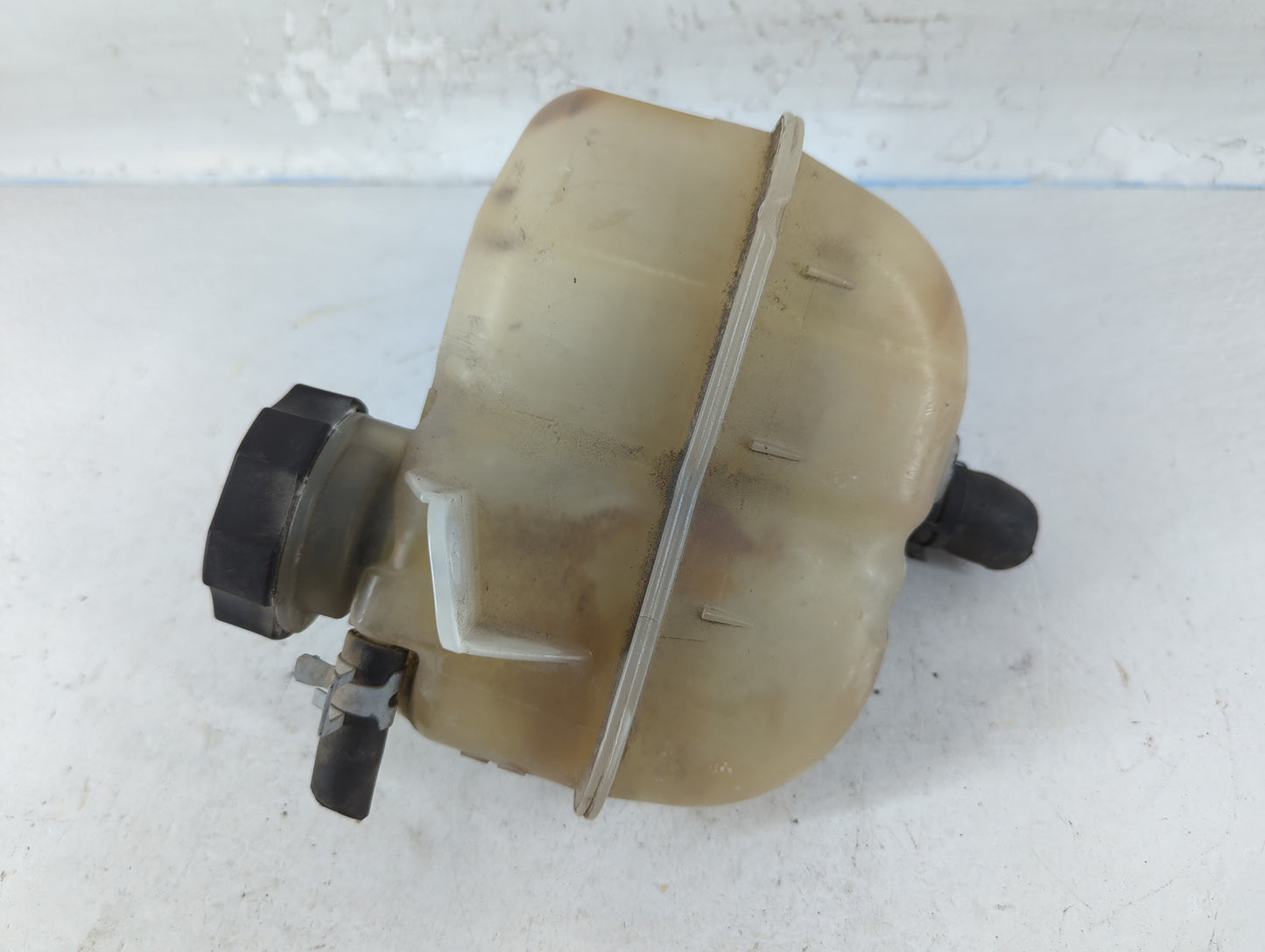 2007 Chevrolet Malibu Radiator Coolant Overflow Expansion Tank Bottle 818331 - Oemusedautoparts1.com