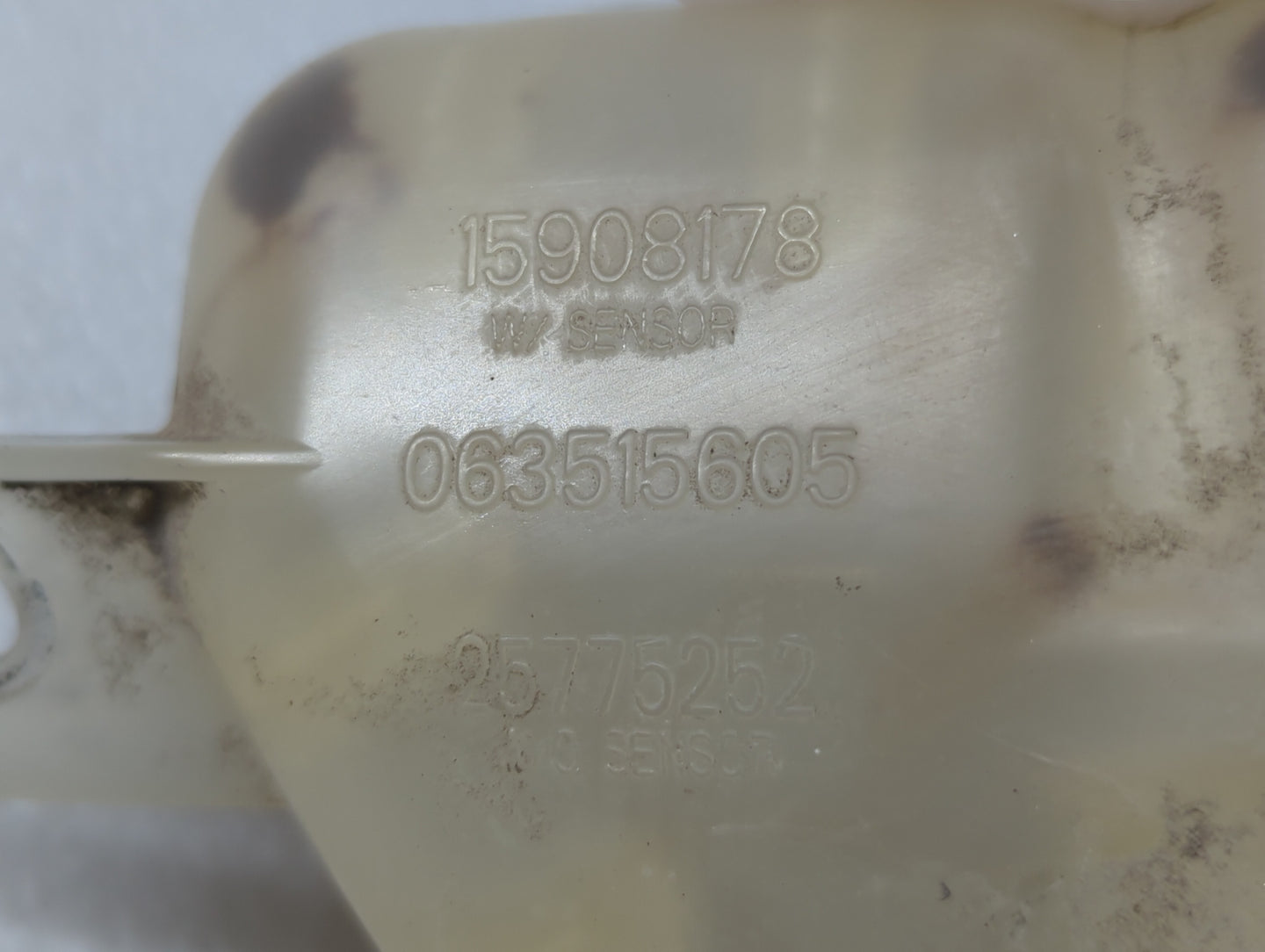 2007 Chevrolet Malibu Radiator Coolant Overflow Expansion Tank Bottle 818331 - Oemusedautoparts1.com