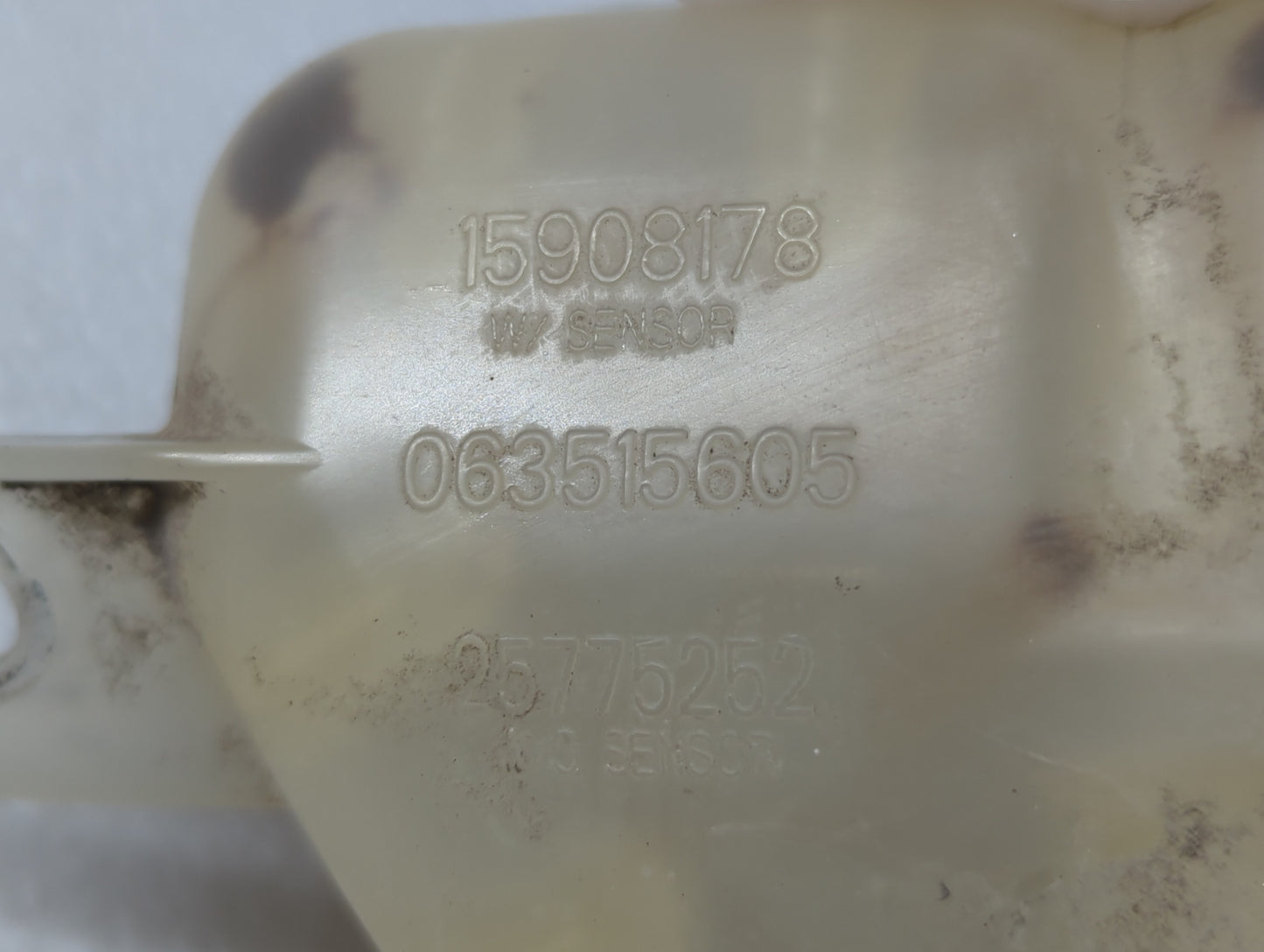 2007 Chevrolet Malibu Radiator Coolant Overflow Expansion Tank Bottle 818331 - Oemusedautoparts1.com