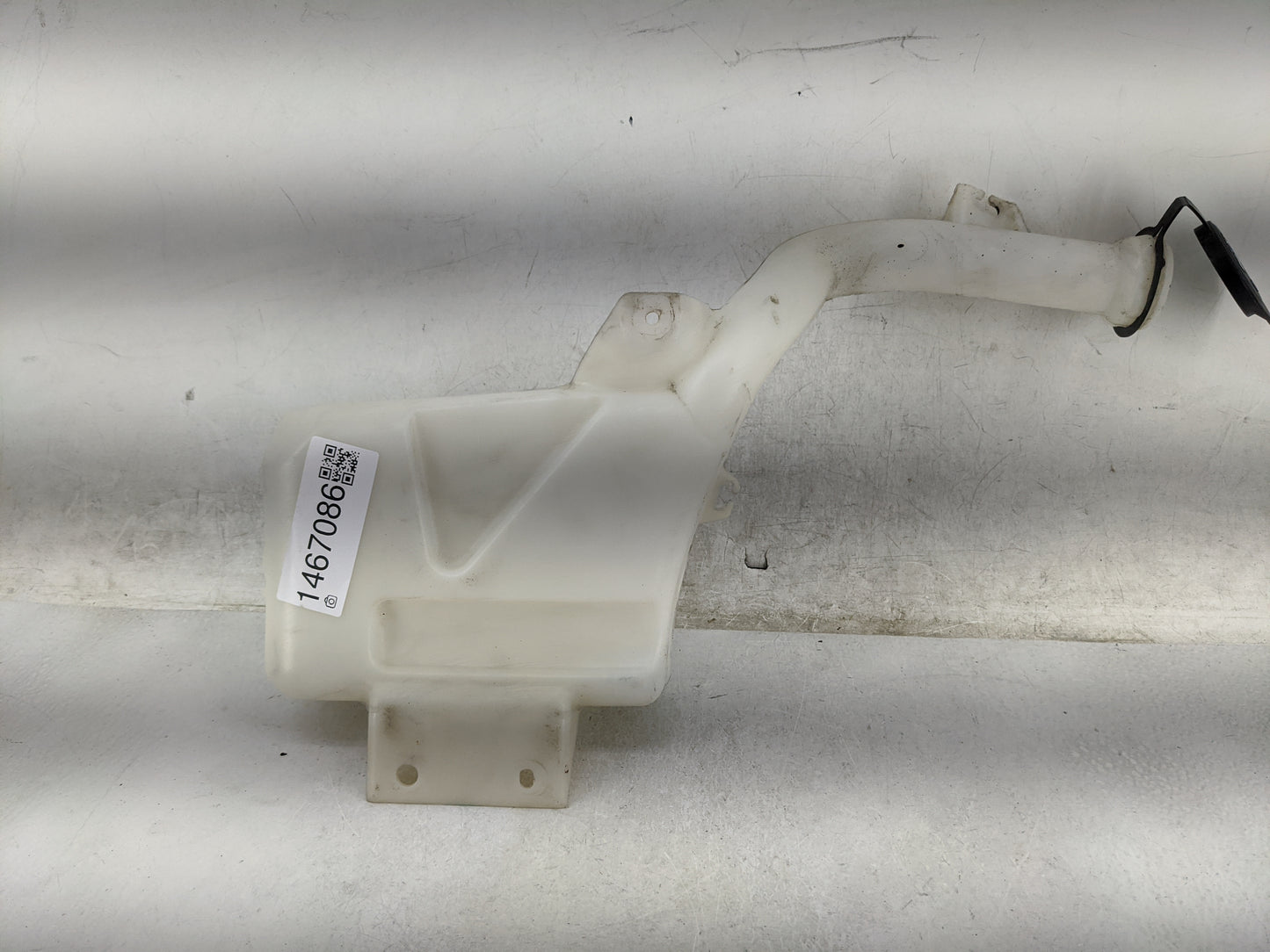 Chevrolet Silverado Windshield Washer Fluid Reservoir Bottle Oem - Oemusedautoparts1.com
