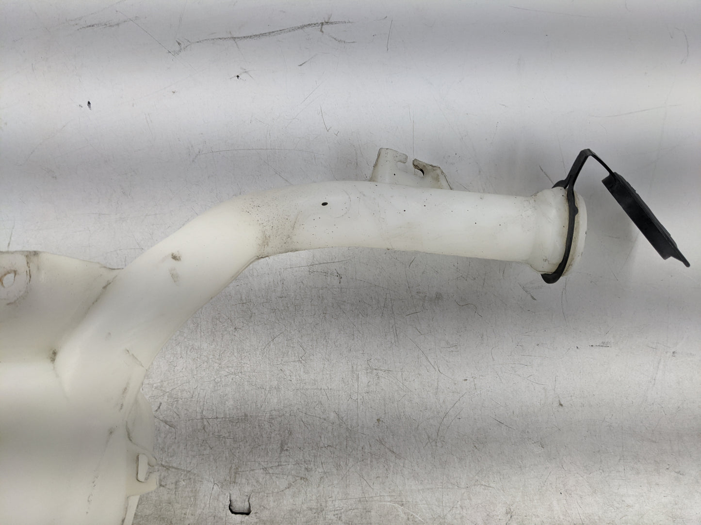 Chevrolet Silverado Windshield Washer Fluid Reservoir Bottle Oem - Oemusedautoparts1.com
