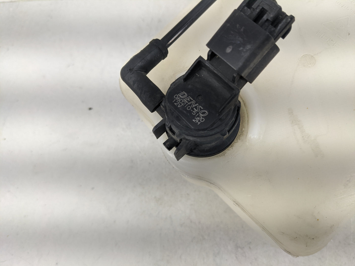 Chevrolet Silverado Windshield Washer Fluid Reservoir Bottle Oem - Oemusedautoparts1.com
