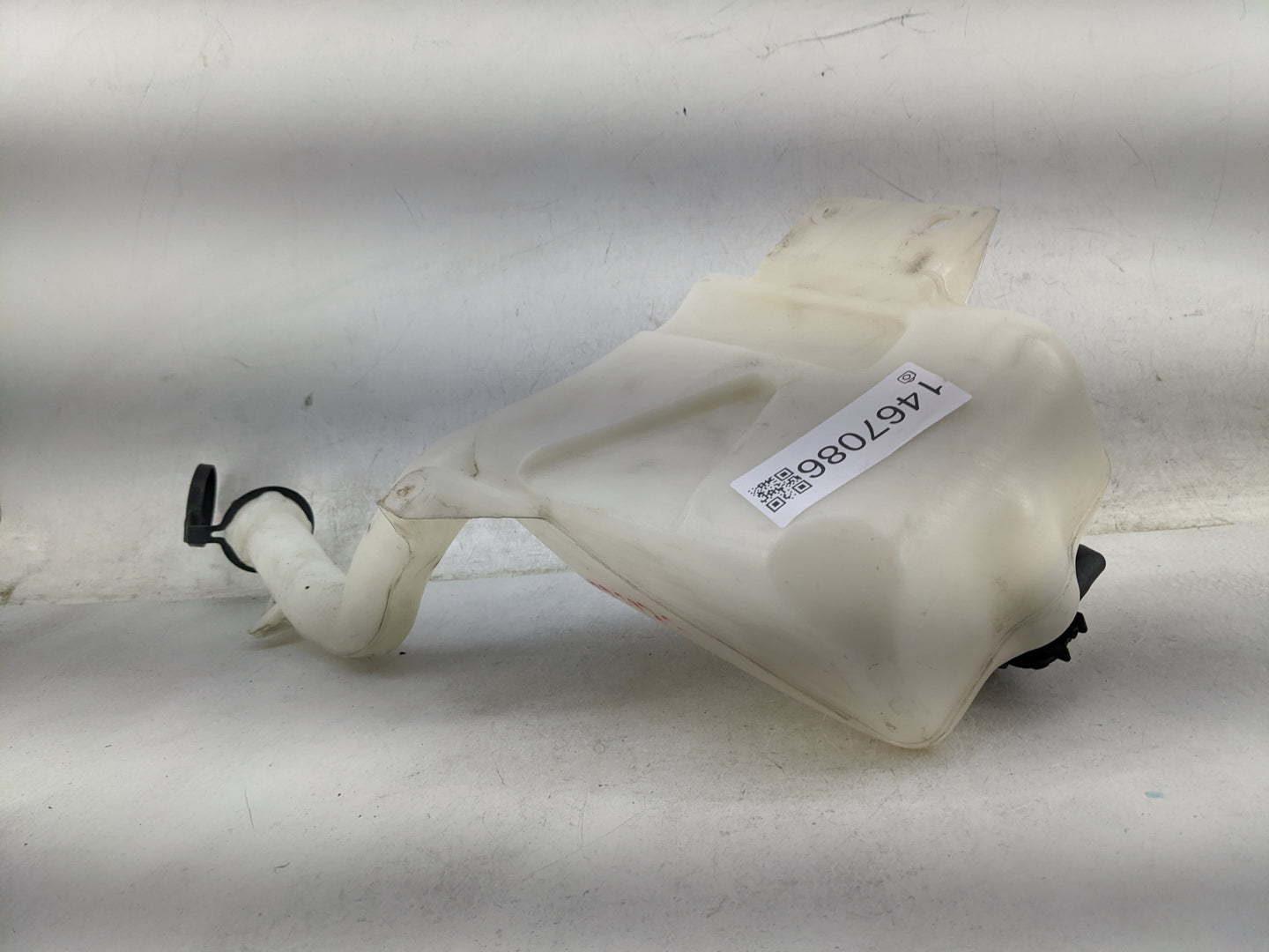 Chevrolet Silverado Windshield Washer Fluid Reservoir Bottle Oem - Oemusedautoparts1.com