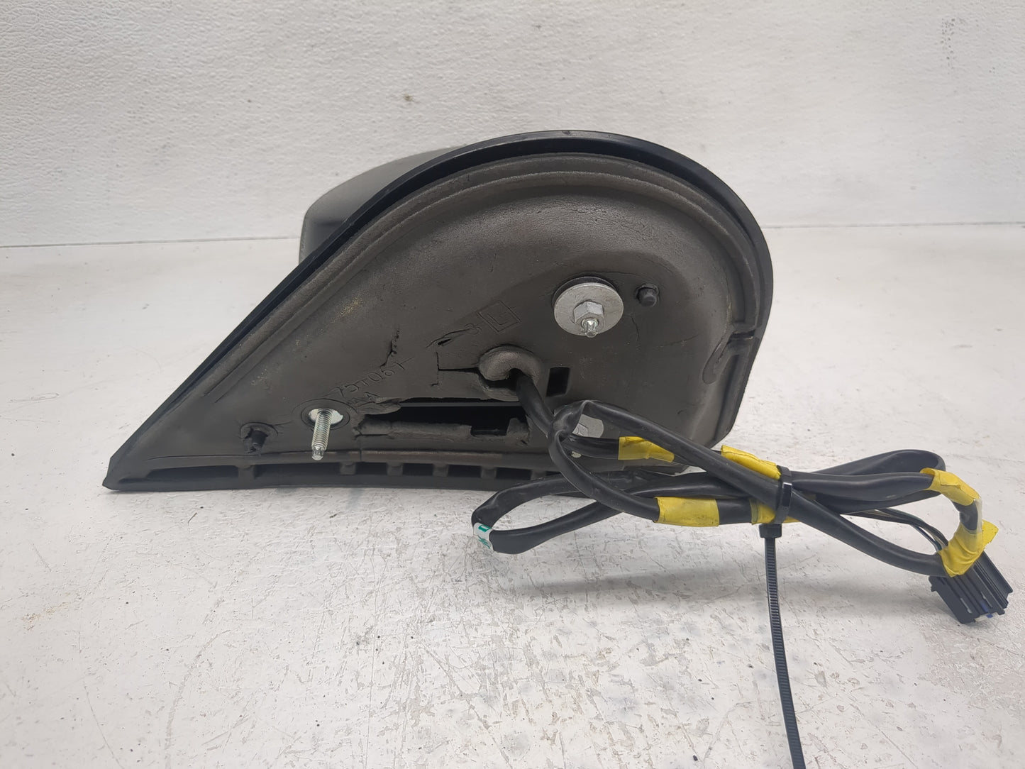 2007-2013 Chevrolet Silverado 1500 Driver Side View Mirror - Left Door Mirror OEM Used - Oemusedautoparts1.com