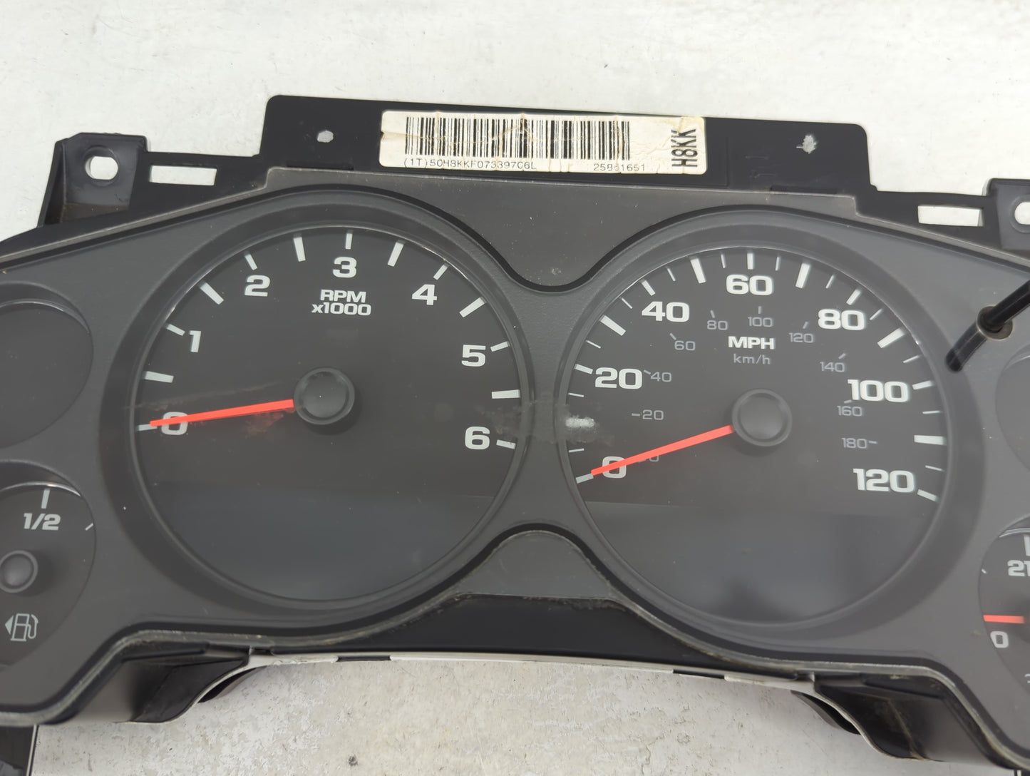 2007-2010 Chevrolet Silverado 1500 Instrument Cluster Speedometer Gauges P/N:25861651 H8KK Miles: Fits OEM Used Auto Parts -