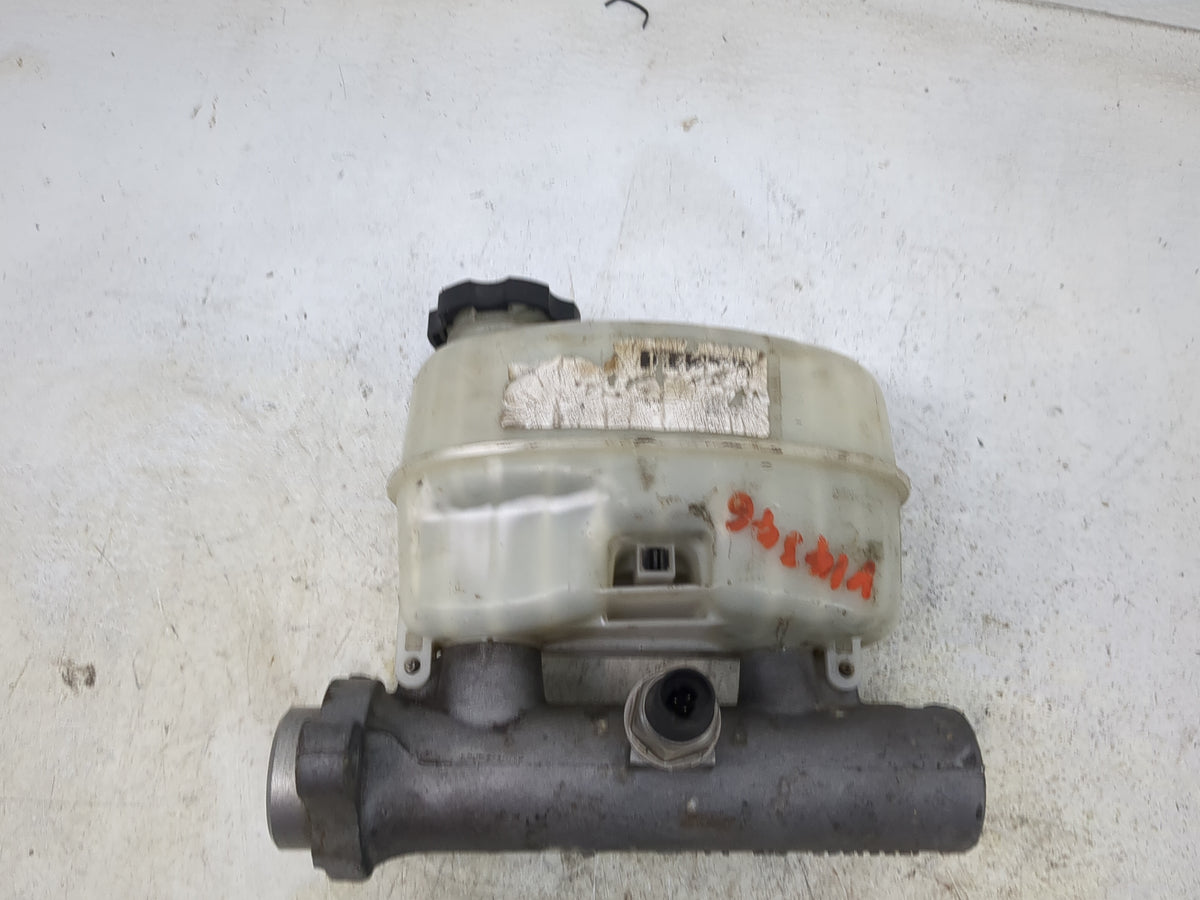 2007-2008 Chevrolet Silverado 3500 Brake Master Cylinder - Oemusedautoparts1.com
