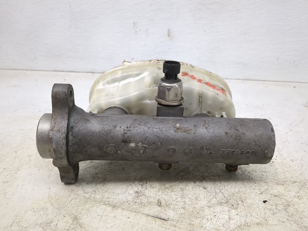 2007-2008 Chevrolet Silverado 3500 Brake Master Cylinder - Oemusedautoparts1.com