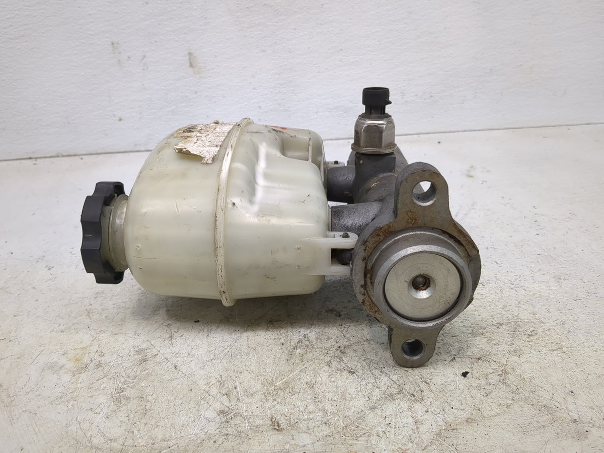 2007-2008 Chevrolet Silverado 3500 Brake Master Cylinder - Oemusedautoparts1.com