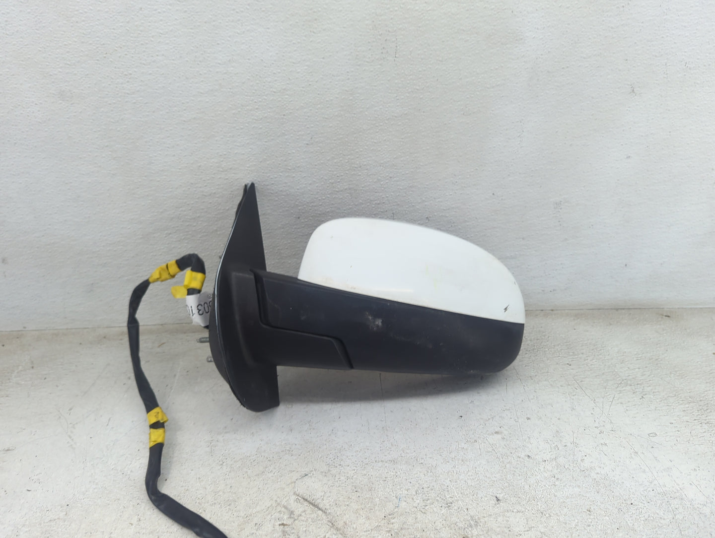 2007-2008 Chevrolet Suburban 1500 Driver Side View Mirror - Left Door Mirror OEM Used - Oemusedautoparts1.com