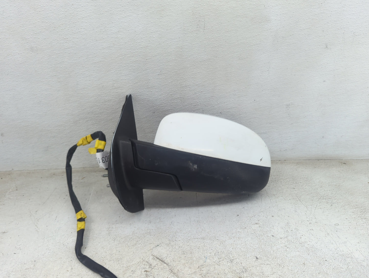 2007-2008 Chevrolet Suburban 1500 Driver Side View Mirror - Left Door Mirror OEM Used - Oemusedautoparts1.com