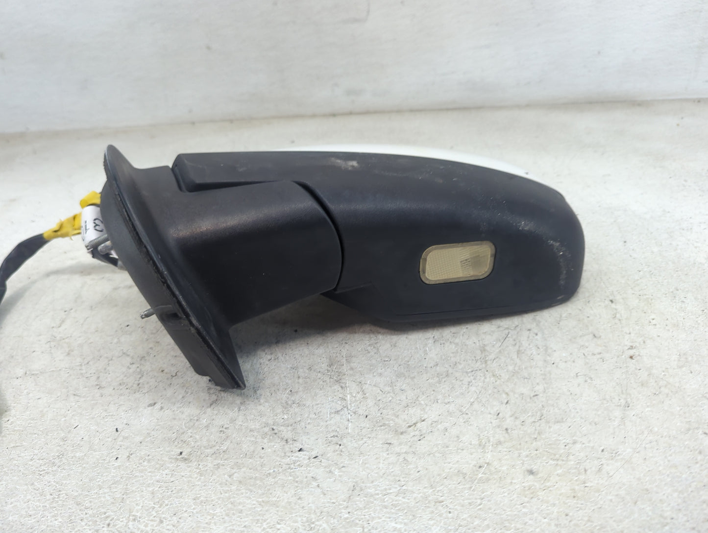2007-2008 Chevrolet Suburban 1500 Driver Side View Mirror - Left Door Mirror OEM Used - Oemusedautoparts1.com