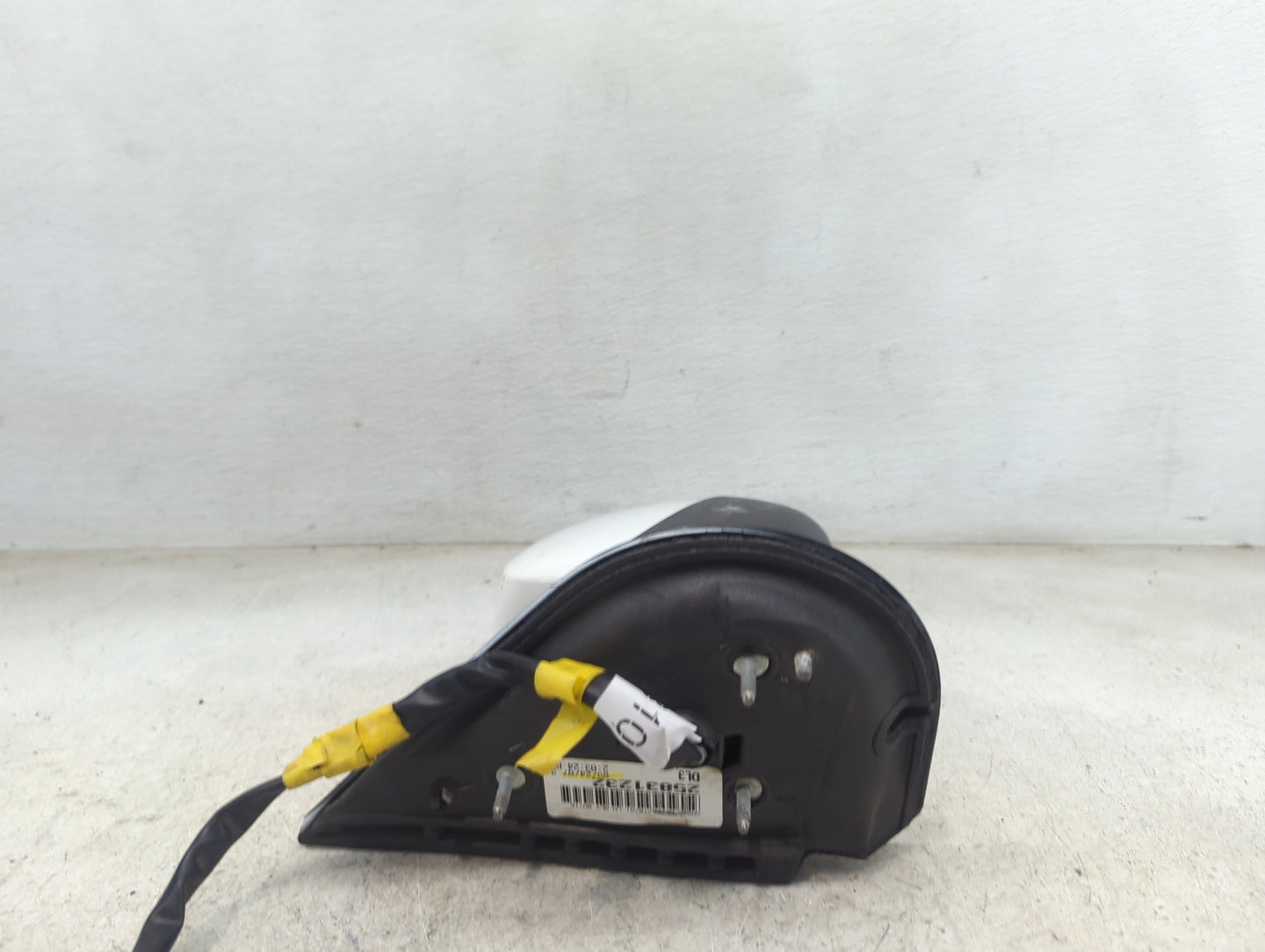 2007-2008 Chevrolet Suburban 1500 Driver Side View Mirror - Left Door Mirror OEM Used - Oemusedautoparts1.com