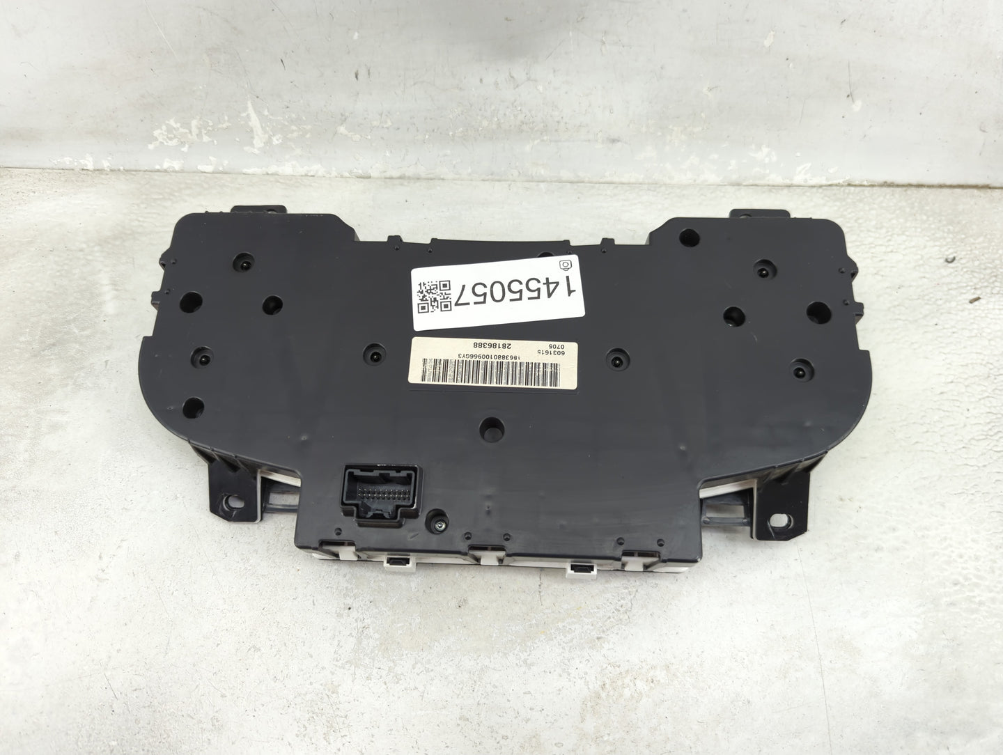 2009-2014 Chevrolet Tahoe Instrument Cluster Speedometer Gauges P/N:28186388 1863880100966GY3 Miles: Fits OEM Used Auto Part