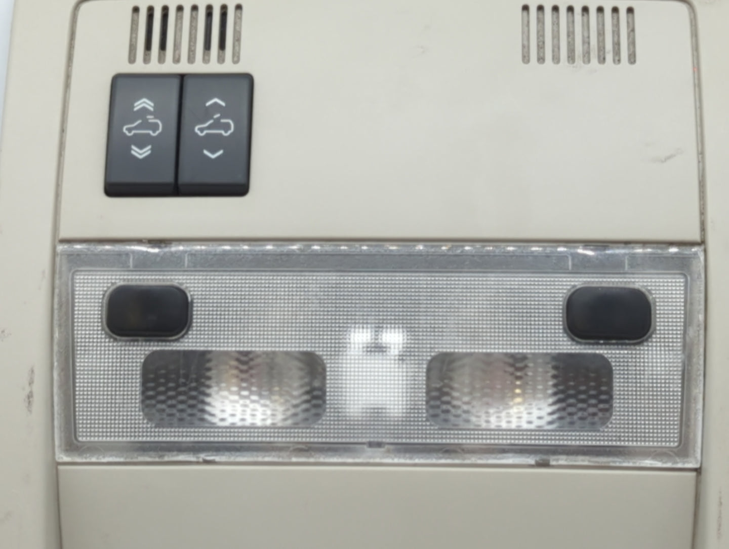 2007-2011 Chevrolet Tahoe Center Floor Console P/N:5150827AA Fits Fits 2007 2008 2009 2010 2011 OEM Used Auto Parts - Oemuse