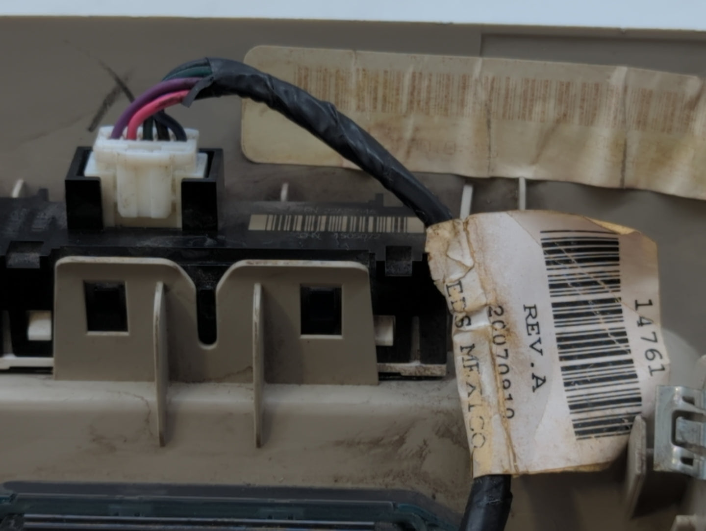 2007-2011 Chevrolet Tahoe Center Floor Console P/N:5150827AA Fits Fits 2007 2008 2009 2010 2011 OEM Used Auto Parts - Oemuse