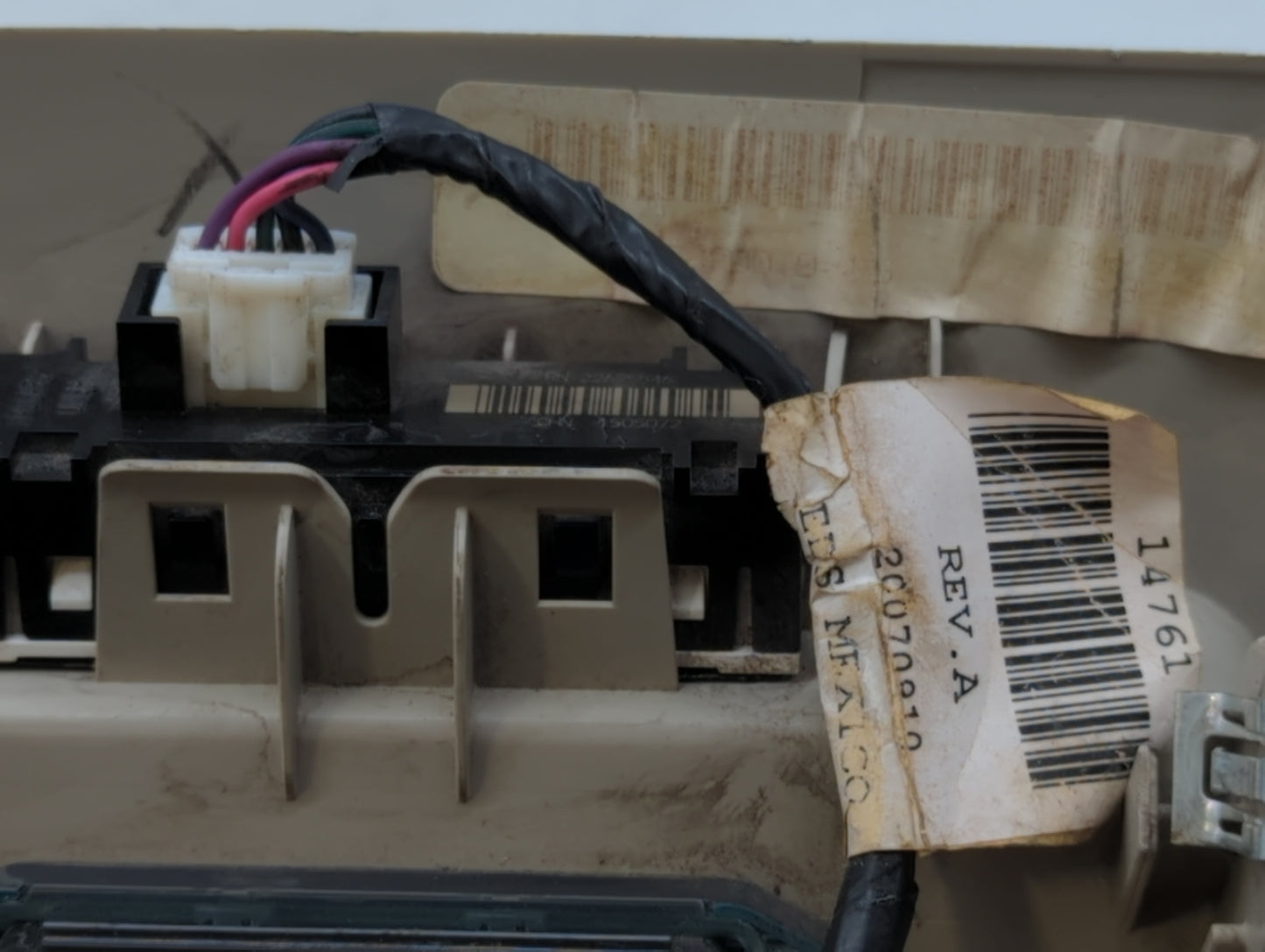 2007-2011 Chevrolet Tahoe Center Floor Console P/N:5150827AA Fits Fits 2007 2008 2009 2010 2011 OEM Used Auto Parts - Oemuse