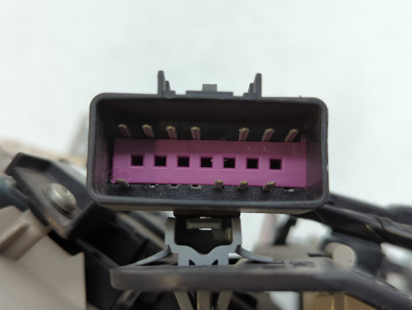 2007-2011 Chevrolet Tahoe Center Floor Console P/N:5150827AA Fits Fits 2007 2008 2009 2010 2011 OEM Used Auto Parts - Oemuse