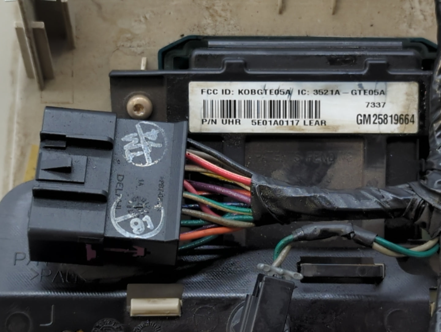 2008 Chevrolet Tahoe Overhead Roof Console - Oemusedautoparts1.com